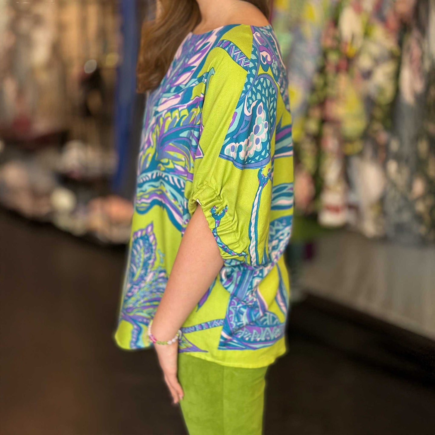 SOUL FLOWERS Seidenbluse mit Fledermausärmeln, Pistazie, Unikat