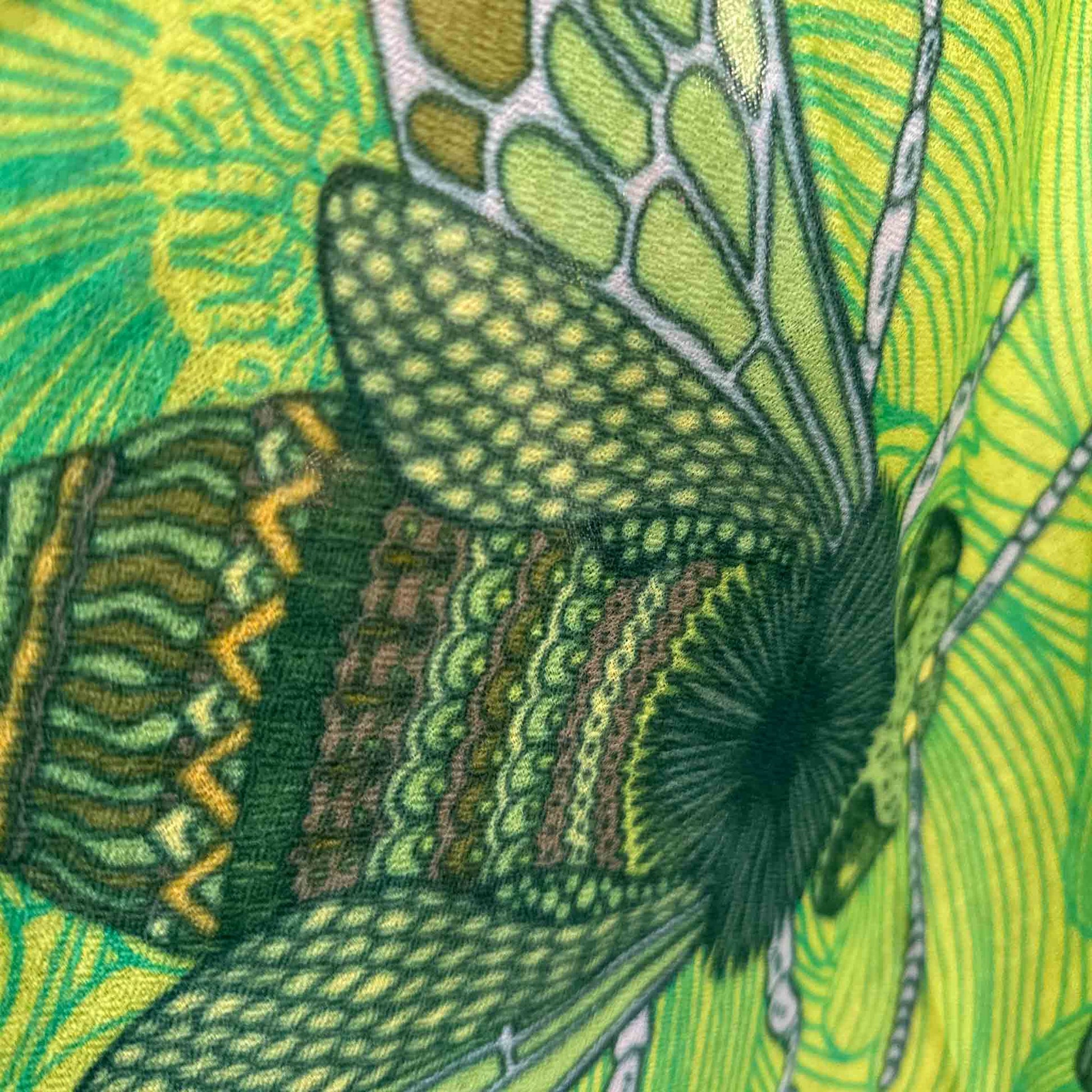 Schal doubleface, auf Seide bedruckt Motiv "JUST BEES" 100x200 Rückseite 100% Kaschmir Farbverlauf Grün und Türkis