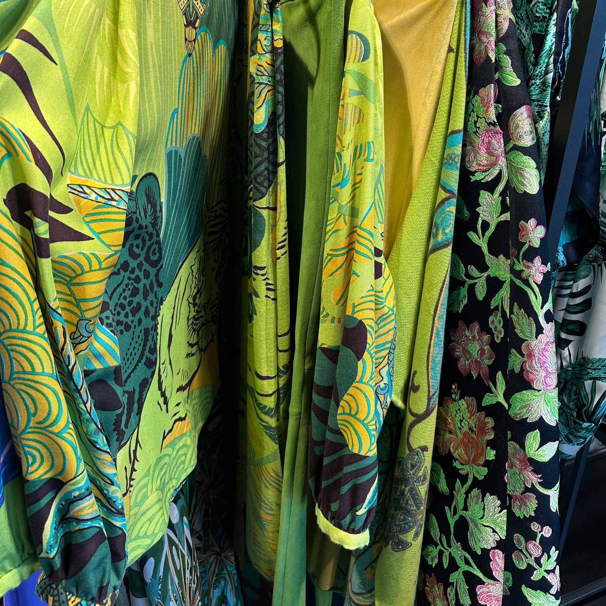 Seidenbluse/Tunika WILD FAMILY BONDS, grün & gelb, UNIKAT