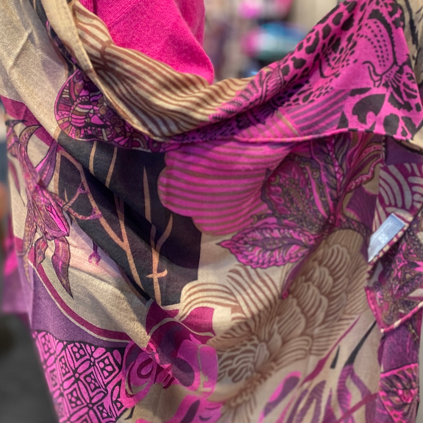 WILD FAMILY BONDS leichter Kaschmir-Schal, beige & pink, Limitiert auf 5 Stück