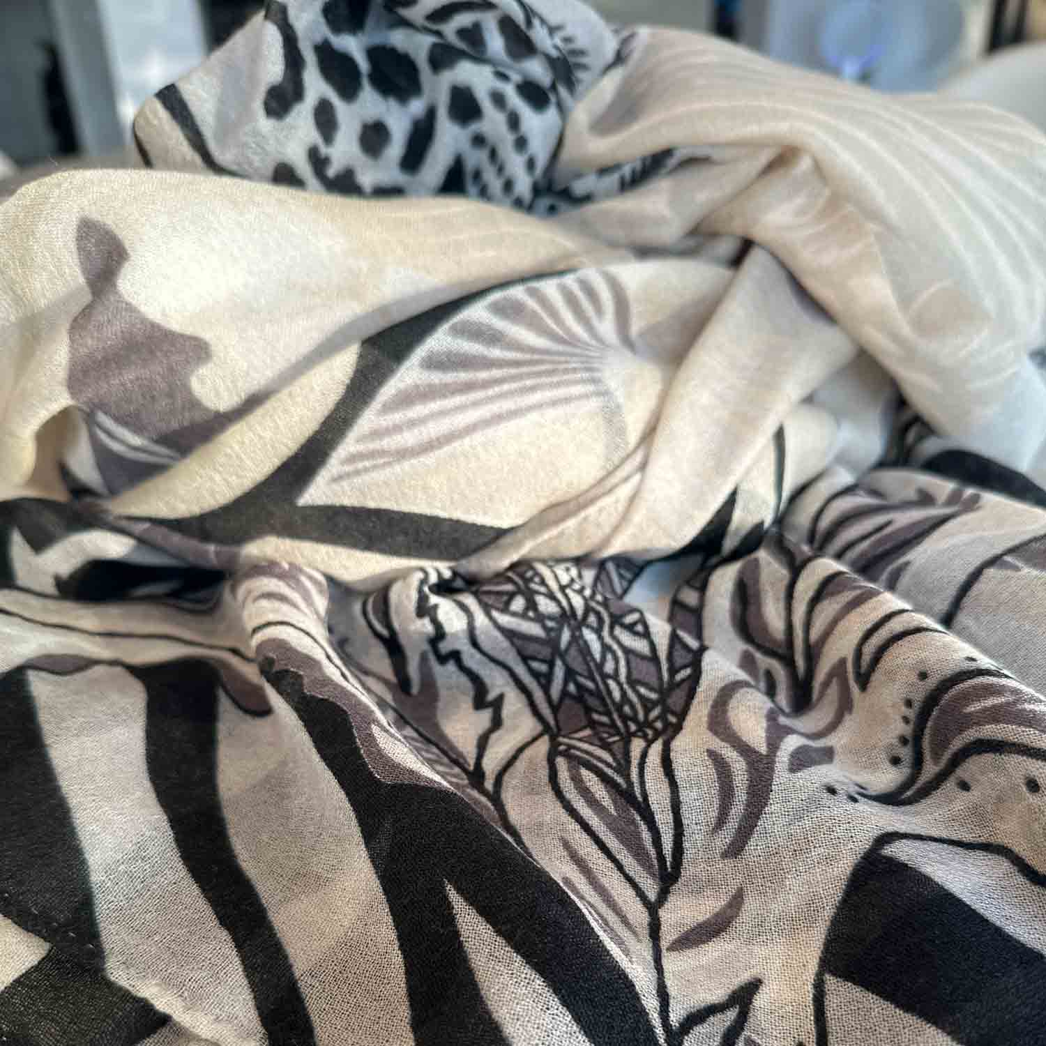 WILD FAMILY BONDS sehr leichter Kaschmirschal, beige black & taupe - Limitiert auf 3 Stück