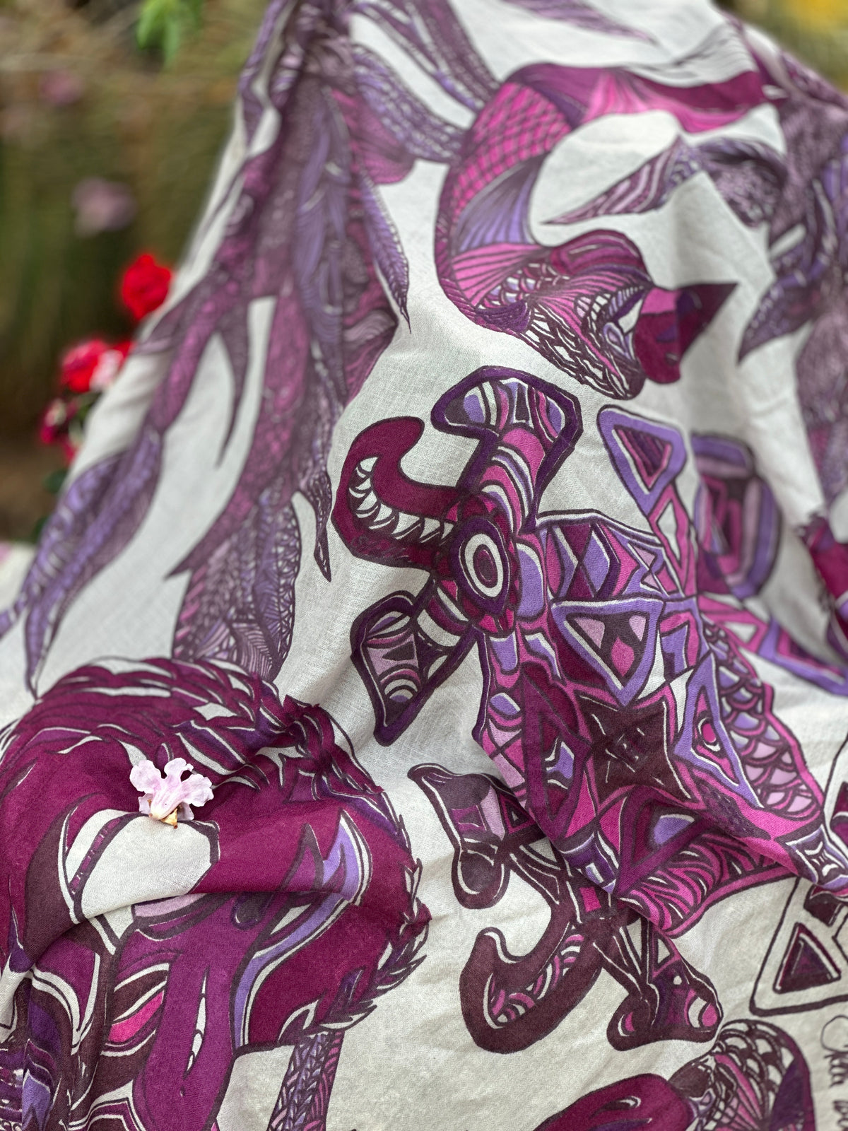Kaschmir XL Schal „FLAMINGO GARDENS“ Limited Edition / Cashmere Beige & Plum & Berry tones