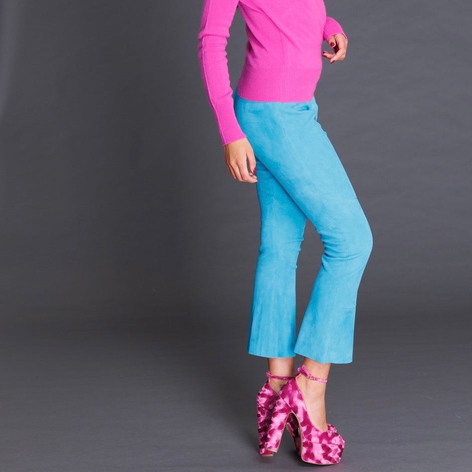 Lederhose mit Schlag aus Stretchlammleder - Ocean Blue - Maßkonfektion