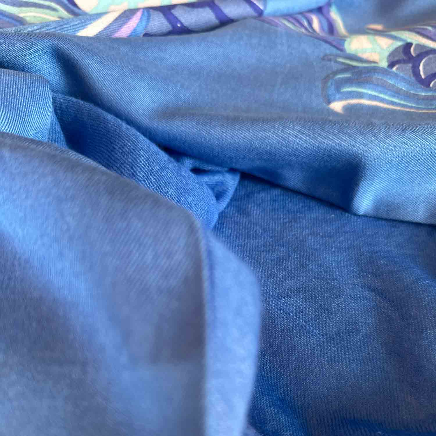 KOI Schal doubleface, auf Seide bedruckt, 100x200, Rückseite 100% Kaschmir in Blau&Türkis