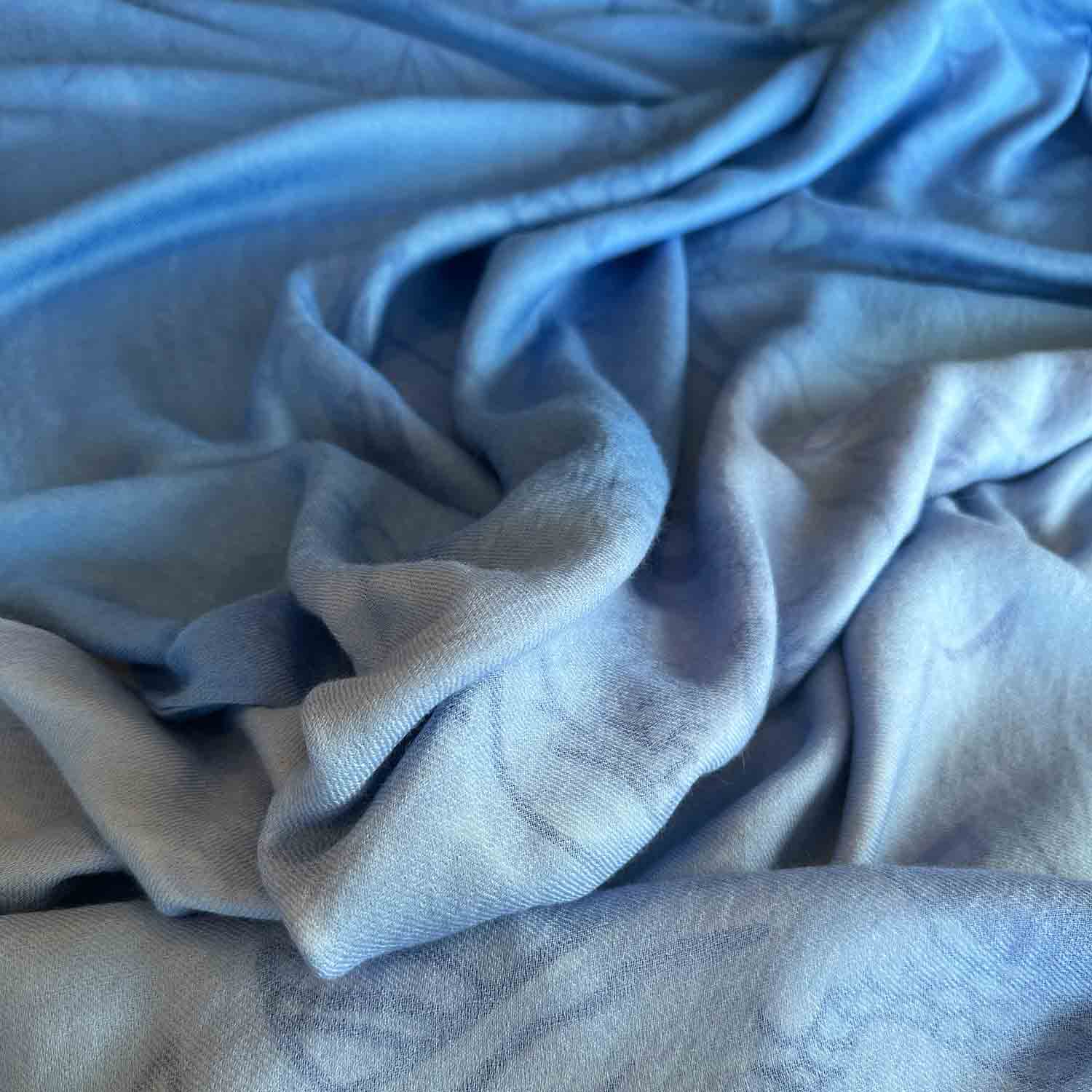 KOI Schal doubleface, auf Seide bedruckt, 100x200, Rückseite 100% Kaschmir in Blau&Türkis