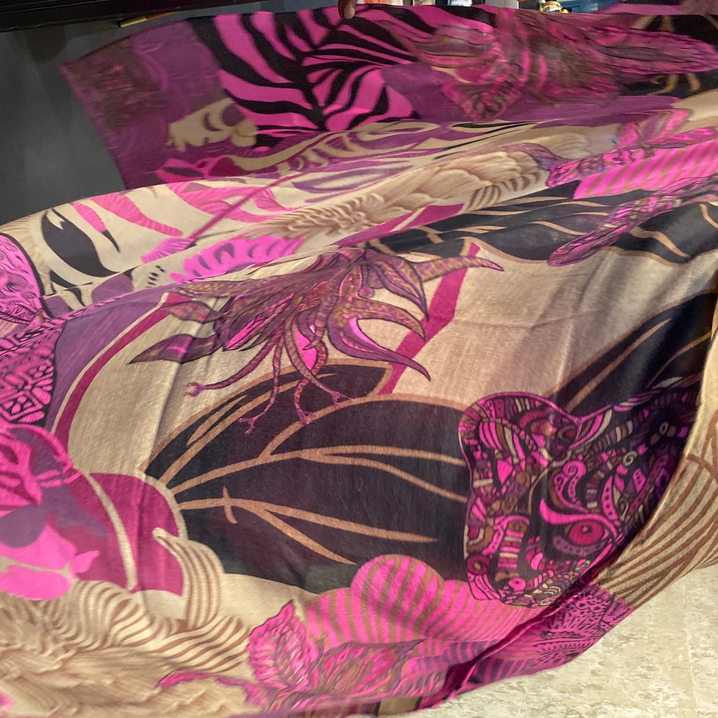 WILD FAMILY BONDS leichter Kaschmir-Schal, beige & pink, Limitiert auf 5 Stück