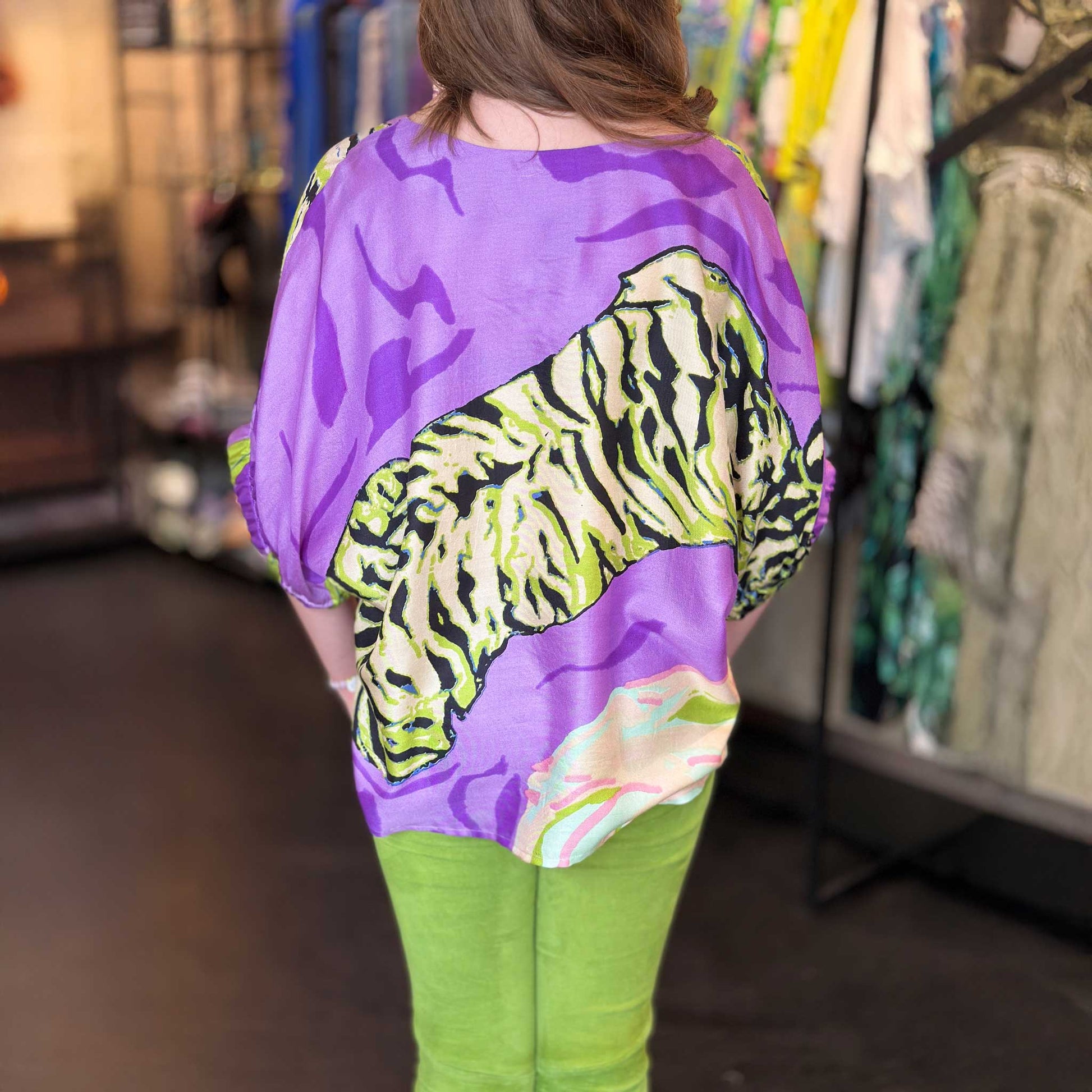 Seidenbluse TIGER POND, mit Fledermausärmeln, lila & grün, Unikat