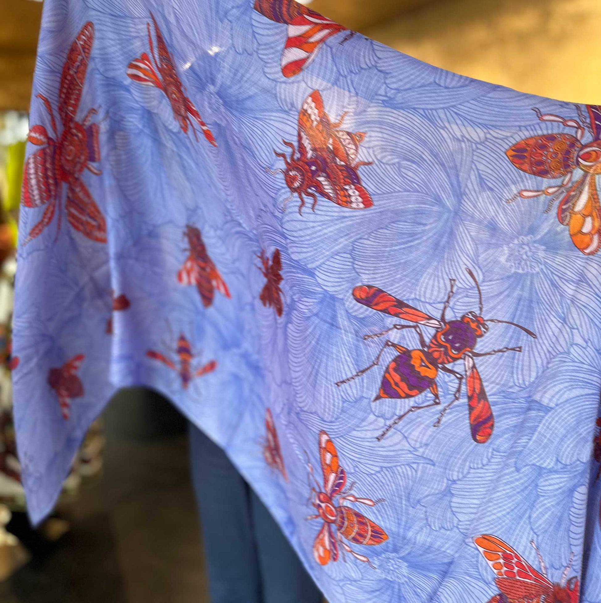 Leichter Sommerschal, 100% Kaschmir, Sonderedition “Safe the 🐝 “ 3 St