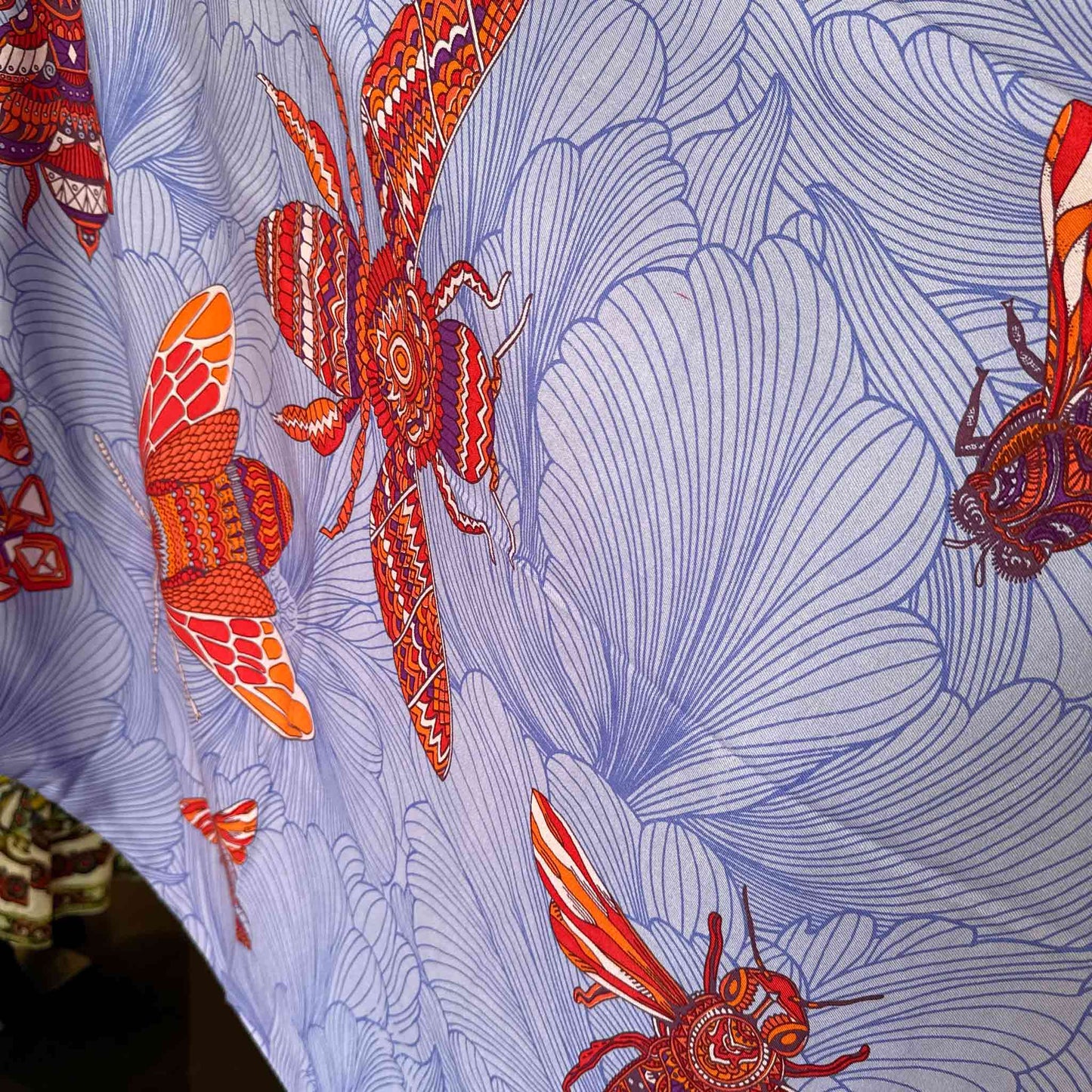 Schal doubleface, auf Seide bedruckt, Motiv "JUST BEES" 100x200 Rückseite 100% Kaschmir Farbverlauf orange-lila