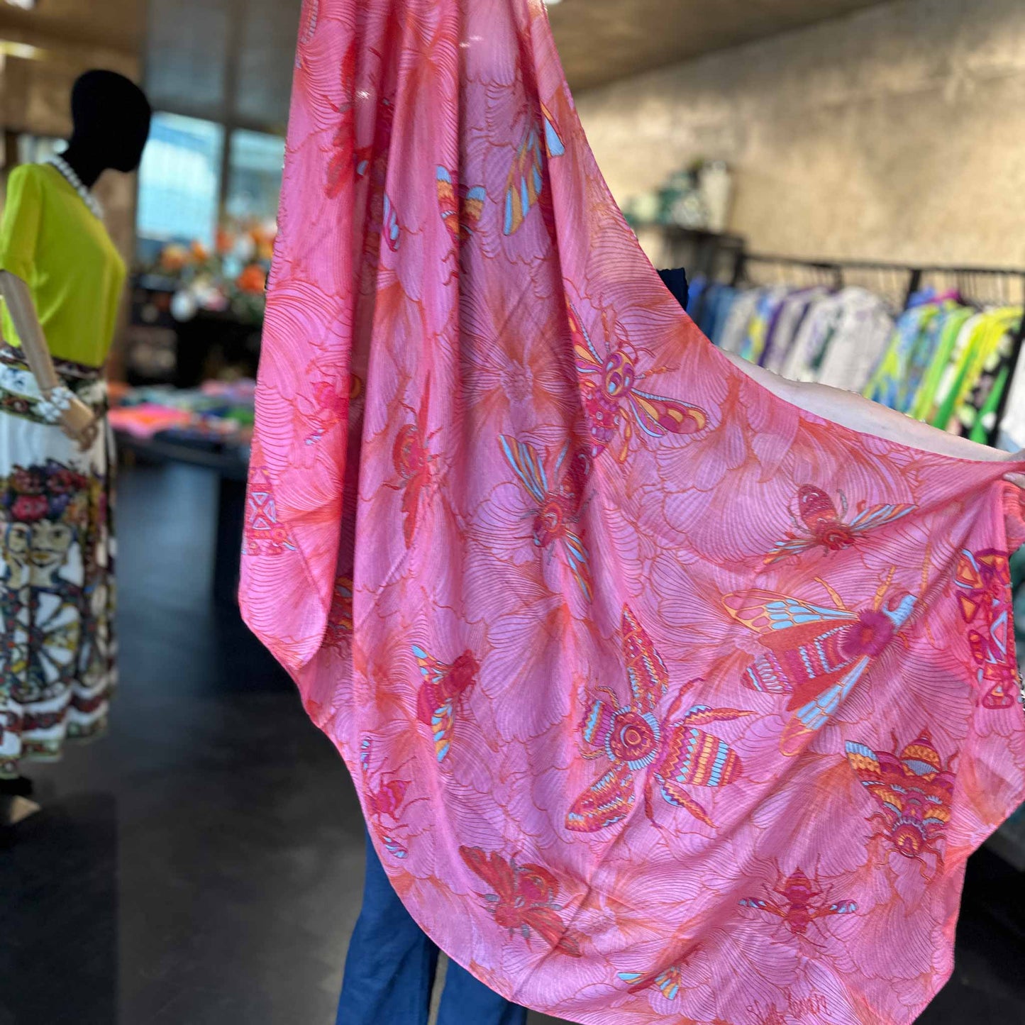 Leichter Sommerschal, 100% Kaschmir, Sonderedition “Safe the 🐝 “ pink