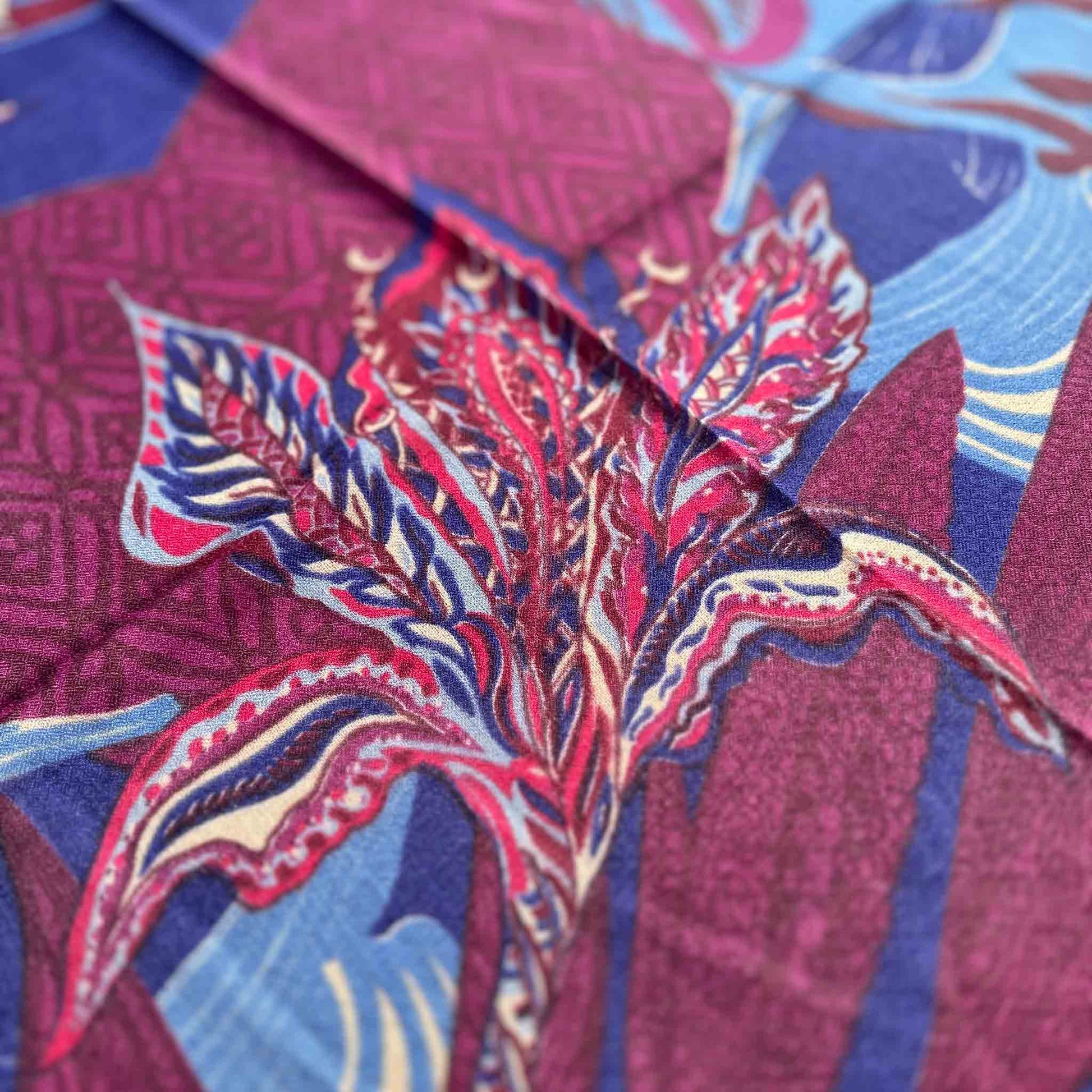 WILD FAMILY BONDS leichter Kaschmirschal, plum maroon & blues - Limitiert auf 3 Stück