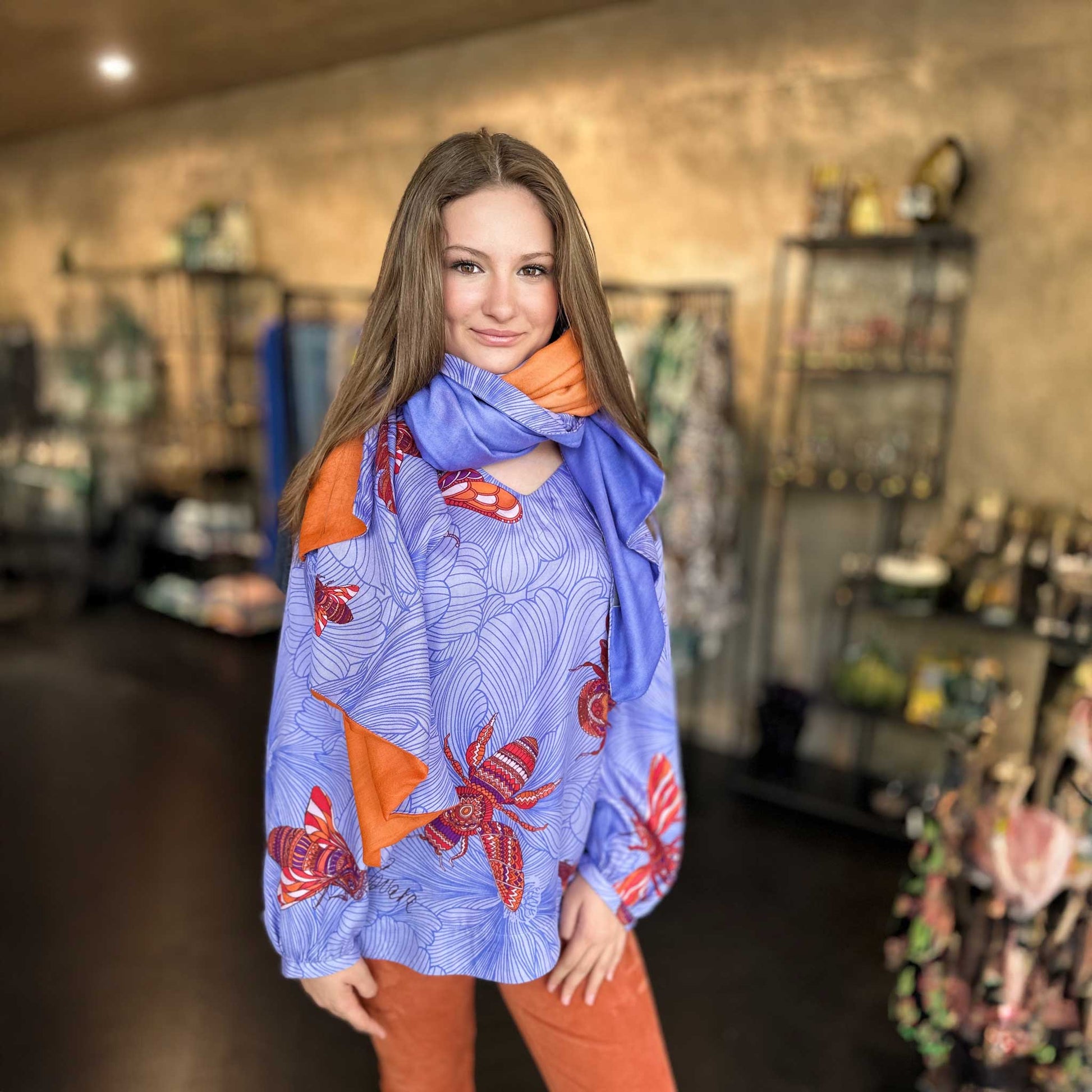 Schal doubleface, auf Seide bedruckt, Motiv "JUST BEES" 100x200 Rückseite 100% Kaschmir Farbverlauf orange-lila