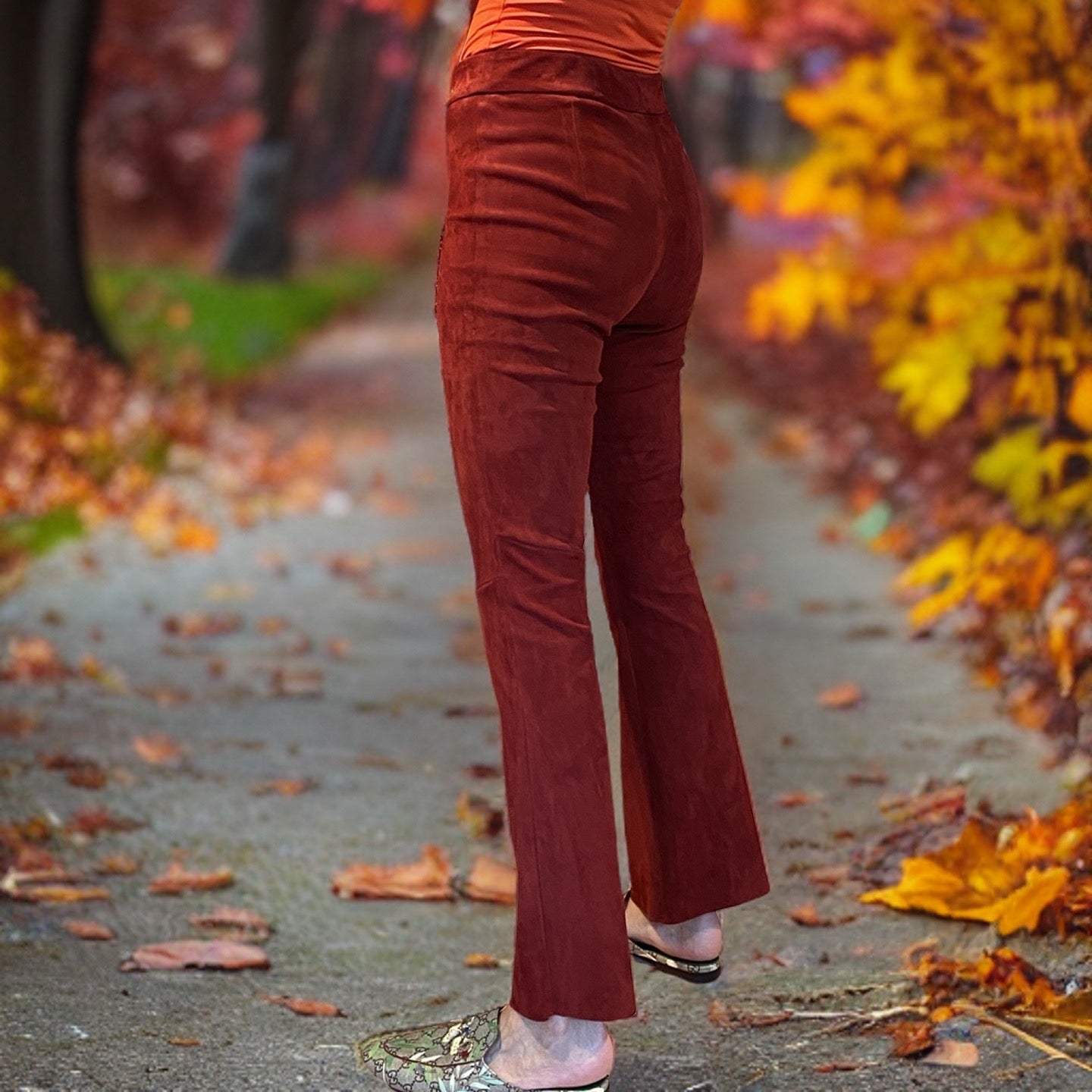 Lederhose mit Schlag aus Stretchlammleder, brick, Maßkonfektion