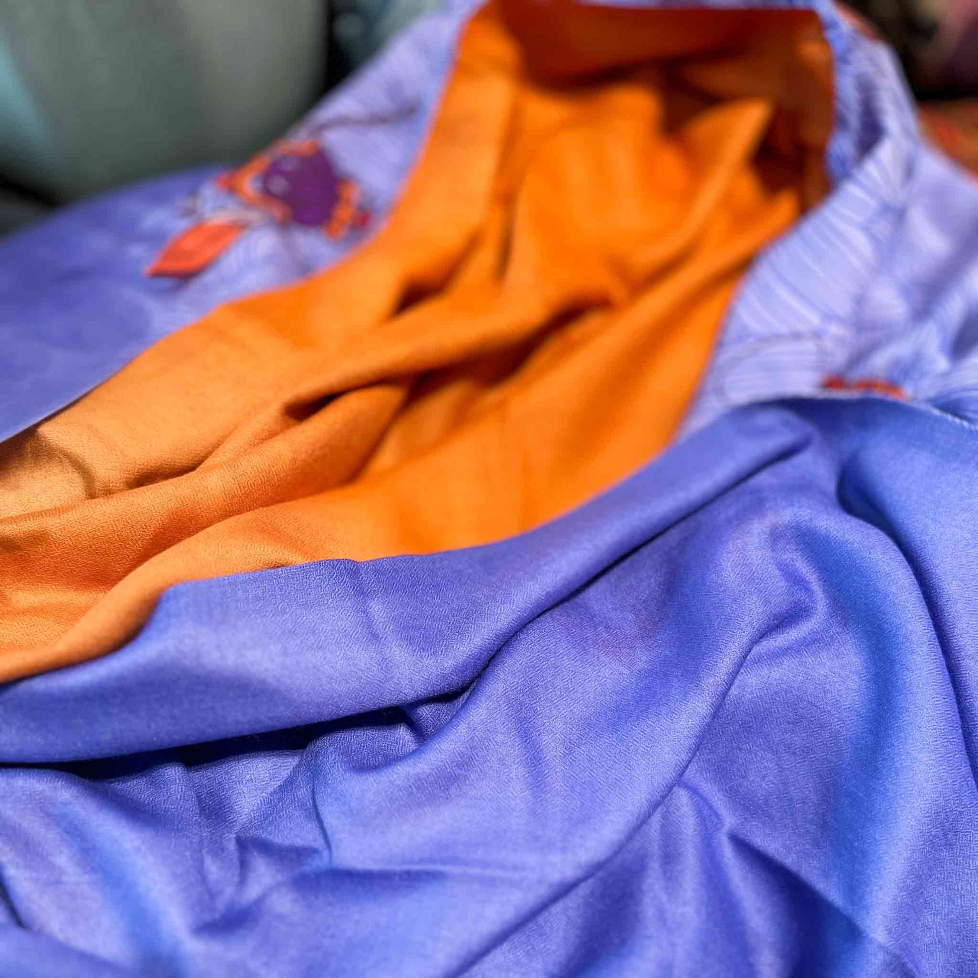 Schal doubleface, auf Seide bedruckt, Motiv "JUST BEES" 100x200 Rückseite 100% Kaschmir Farbverlauf orange-lila