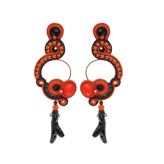 Aussergewöhnliche rote Boho Chic Ohrringe von Dori Csengeri