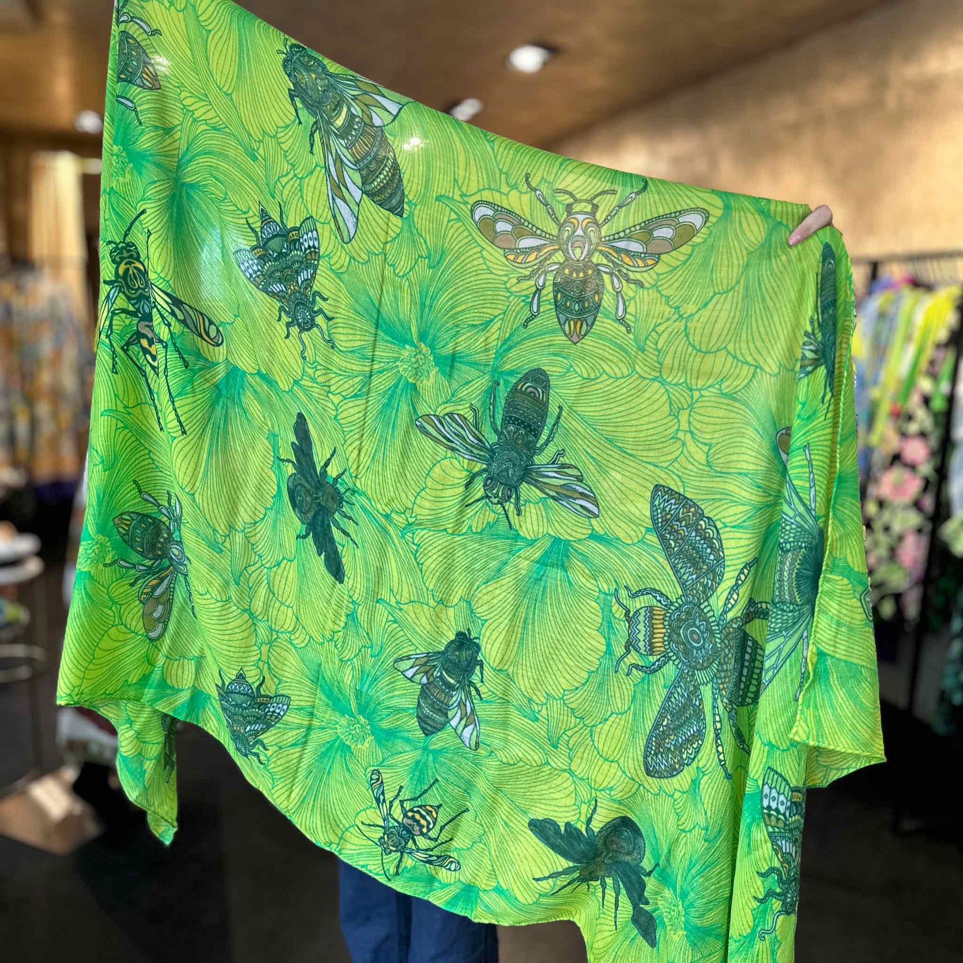 Leichter Sommerschal, 100% Kaschmir, Sonderedition “Safe the 🐝 “ grün