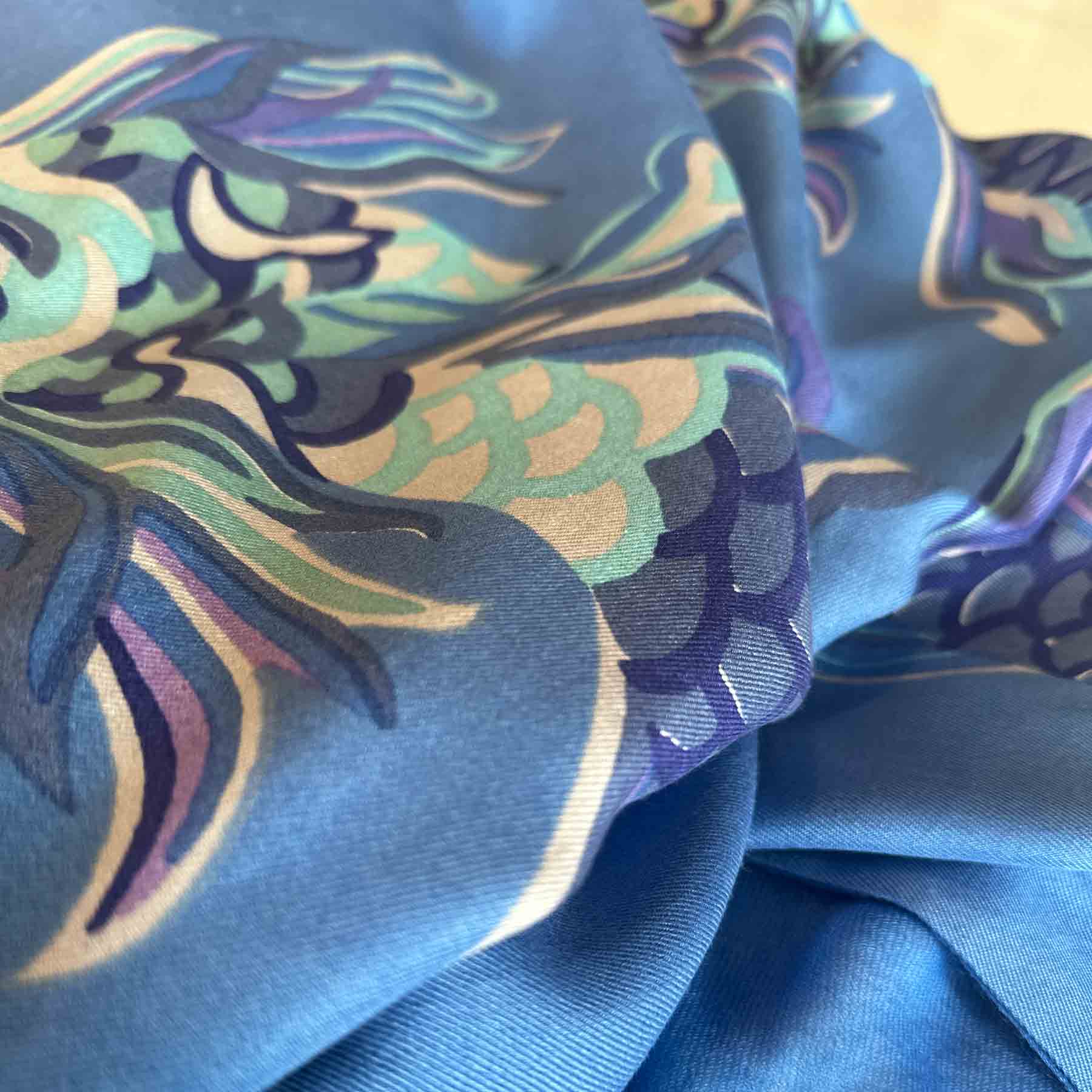 KOI Schal doubleface, auf Seide bedruckt, 100x200, Rückseite 100% Kaschmir in Blau&Türkis