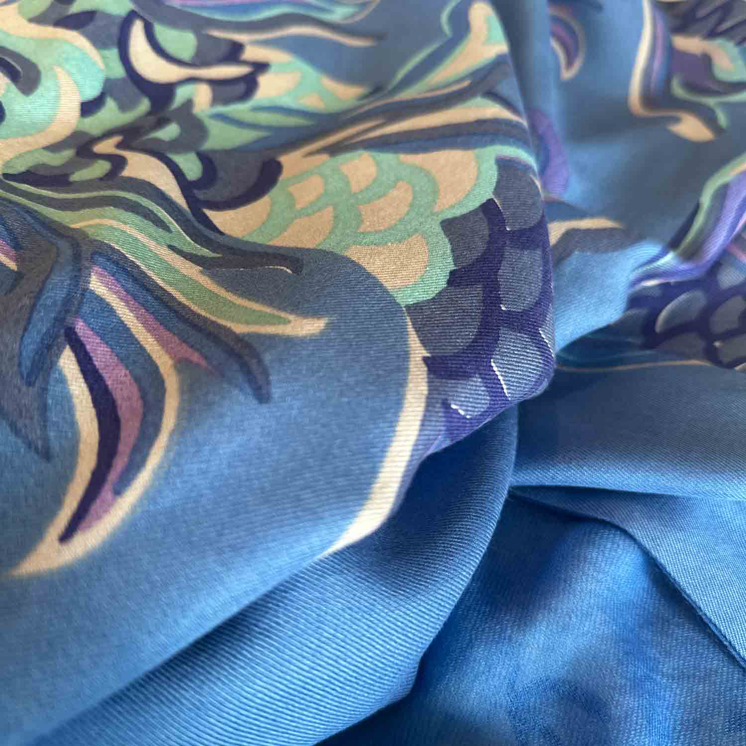 KOI Schal doubleface, auf Seide bedruckt, 100x200, Rückseite 100% Kaschmir in Blau&Türkis