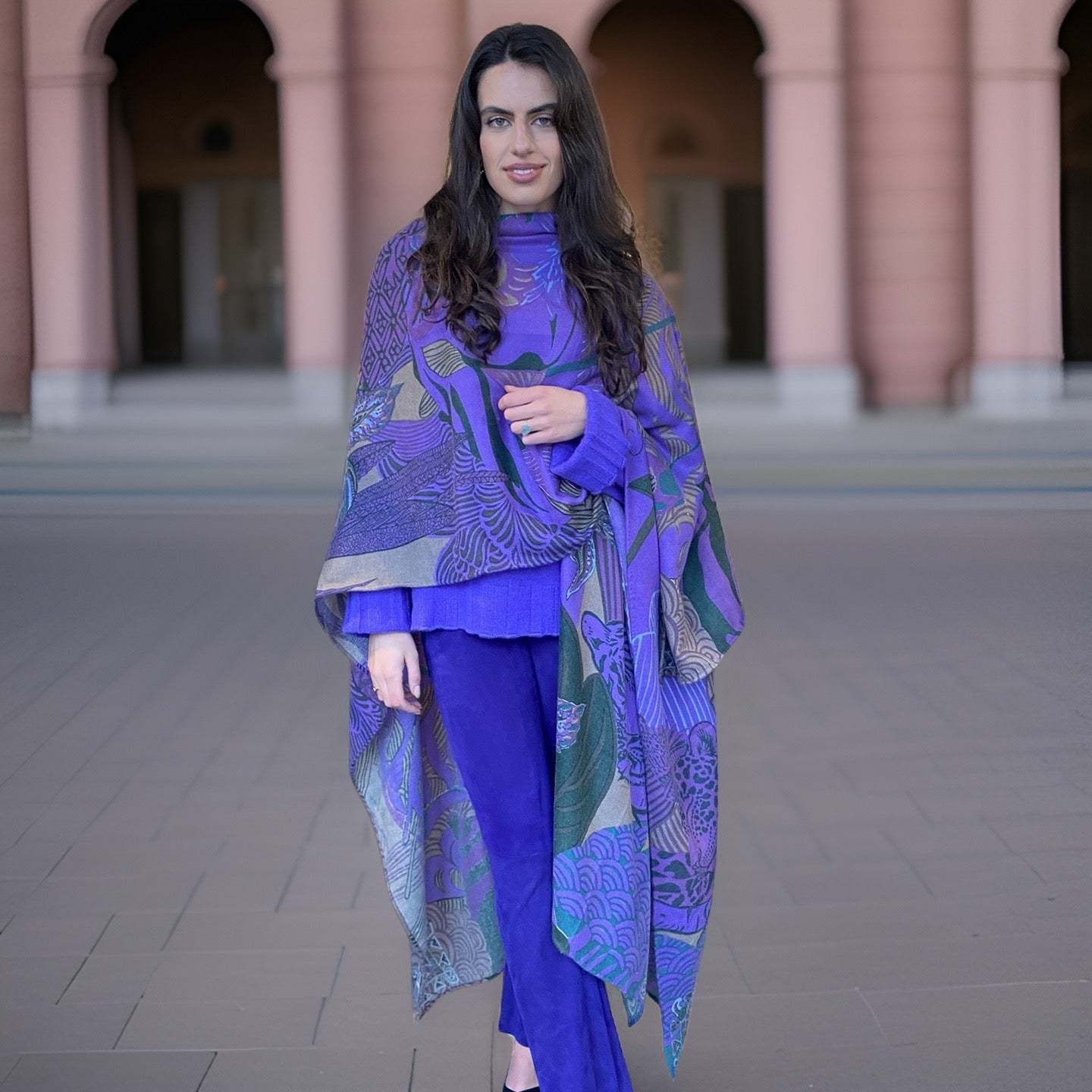 Lederhose mit Schlag aus Stretch-Lammleder in Iris blue, Maßkonfektion