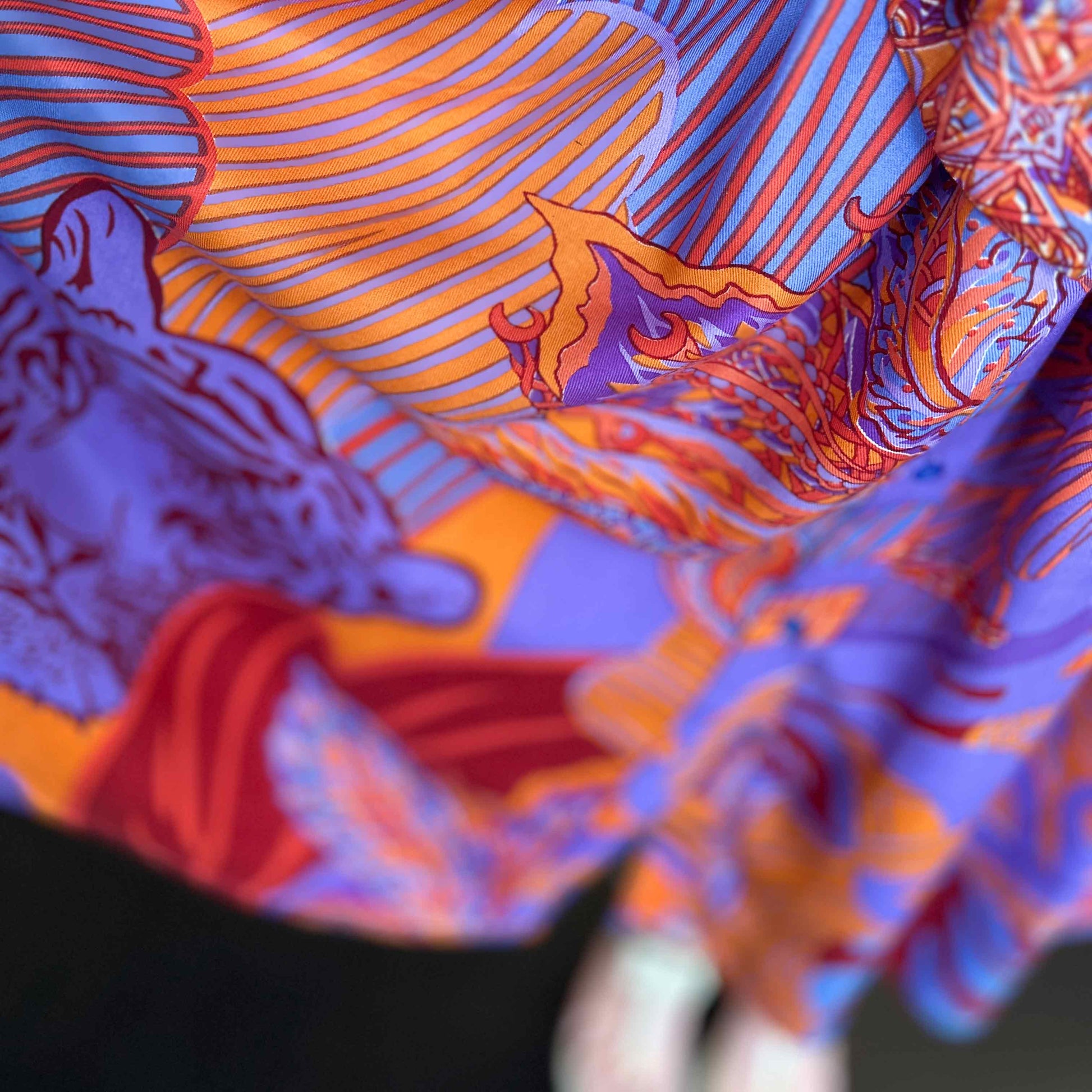 Midi Kleid, WILD FAMILY BOND, Seide bedruckt, lila-orange-rot, Unikat