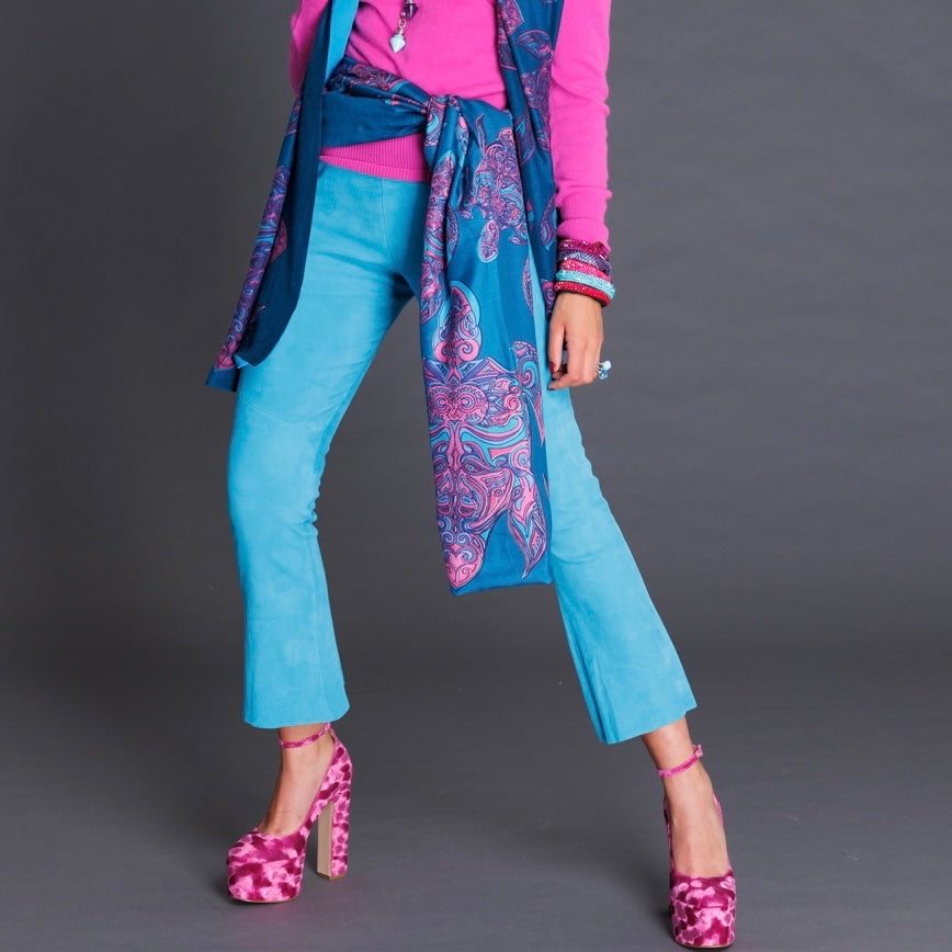 Lederhose mit Schlag aus Stretchlammleder - Ocean Blue - Maßkonfektion