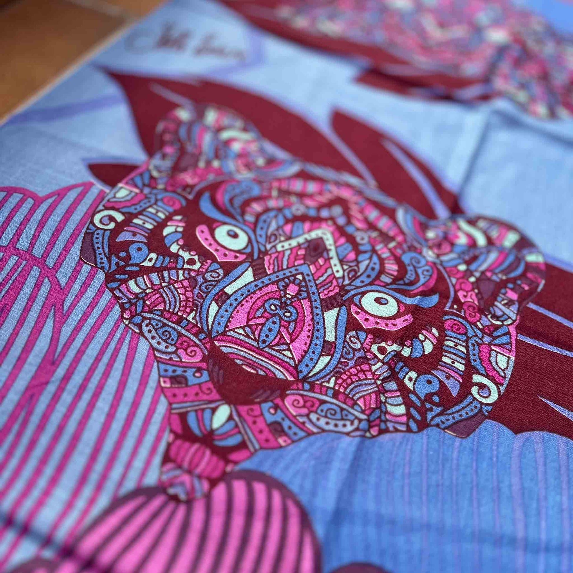 WILD FAMILY BONDS leichter Kaschmirschal, plum maroon & blues - Limitiert auf 3 Stück