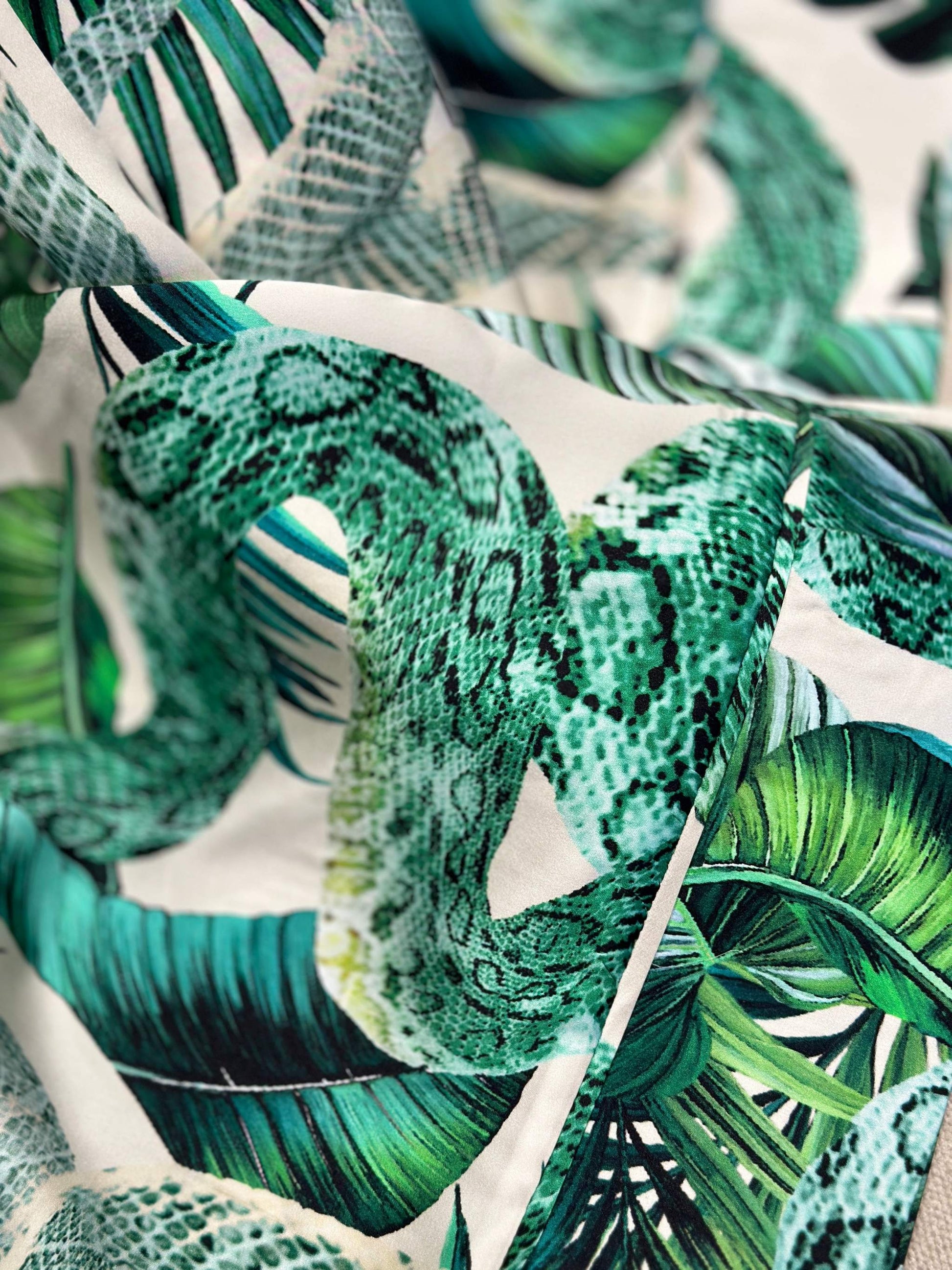 TIMELESS SUSTAINABLE COLLECTION Seidenhose, Garden Eden, white, Unikat