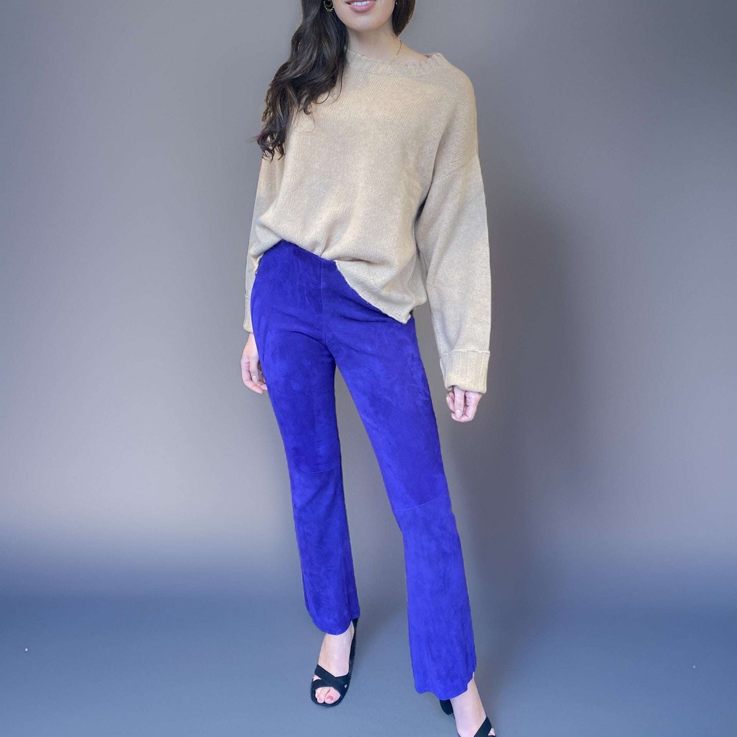 Lederhose mit Schlag aus Stretch-Lammleder in Iris blue, Maßkonfektion