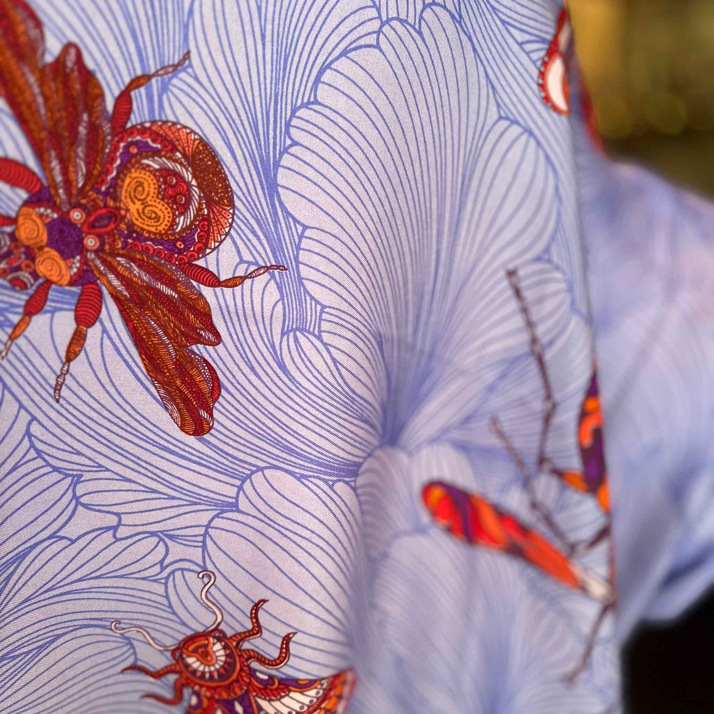 Schal doubleface, auf Seide bedruckt, Motiv "JUST BEES" 100x200 Rückseite 100% Kaschmir Farbverlauf orange-lila