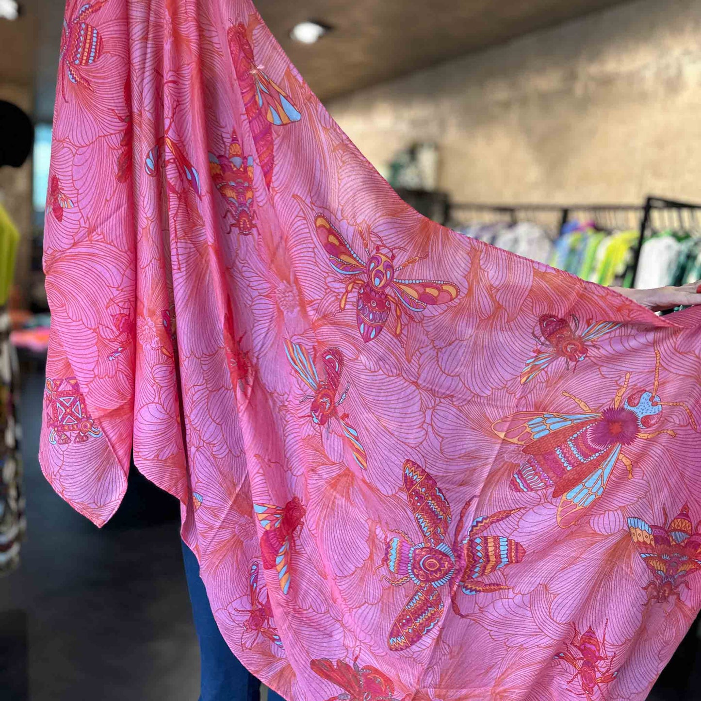 Leichter Sommerschal, 100% Kaschmir, Sonderedition “Safe the 🐝 “ pink