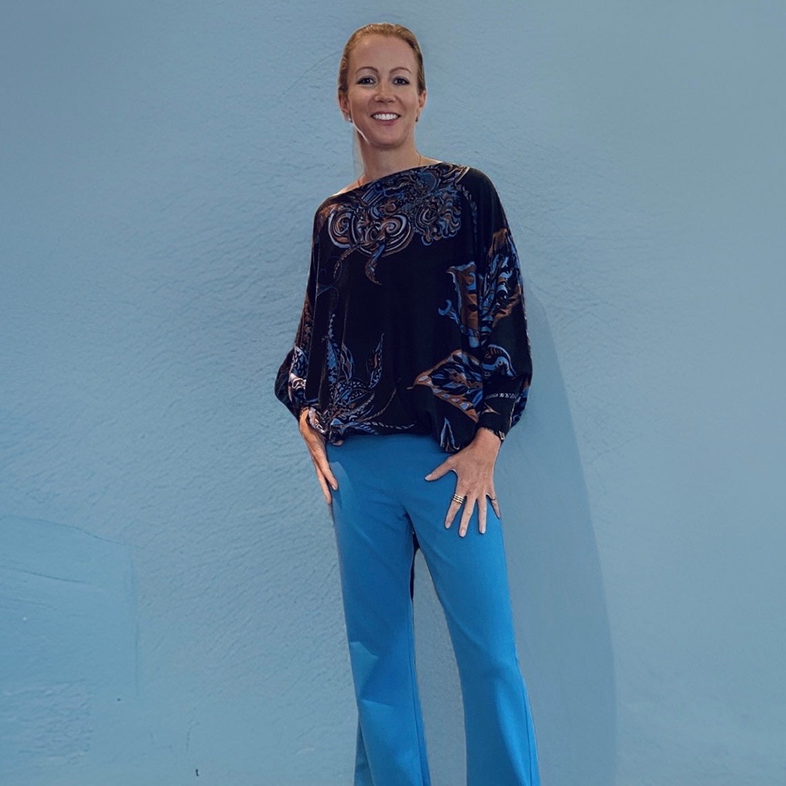 SOUL LEAVES Baby-Kaschmir Feinstrick Pullover mit Fledermaus-Ärmeln, braun & blau, limitiert # 3