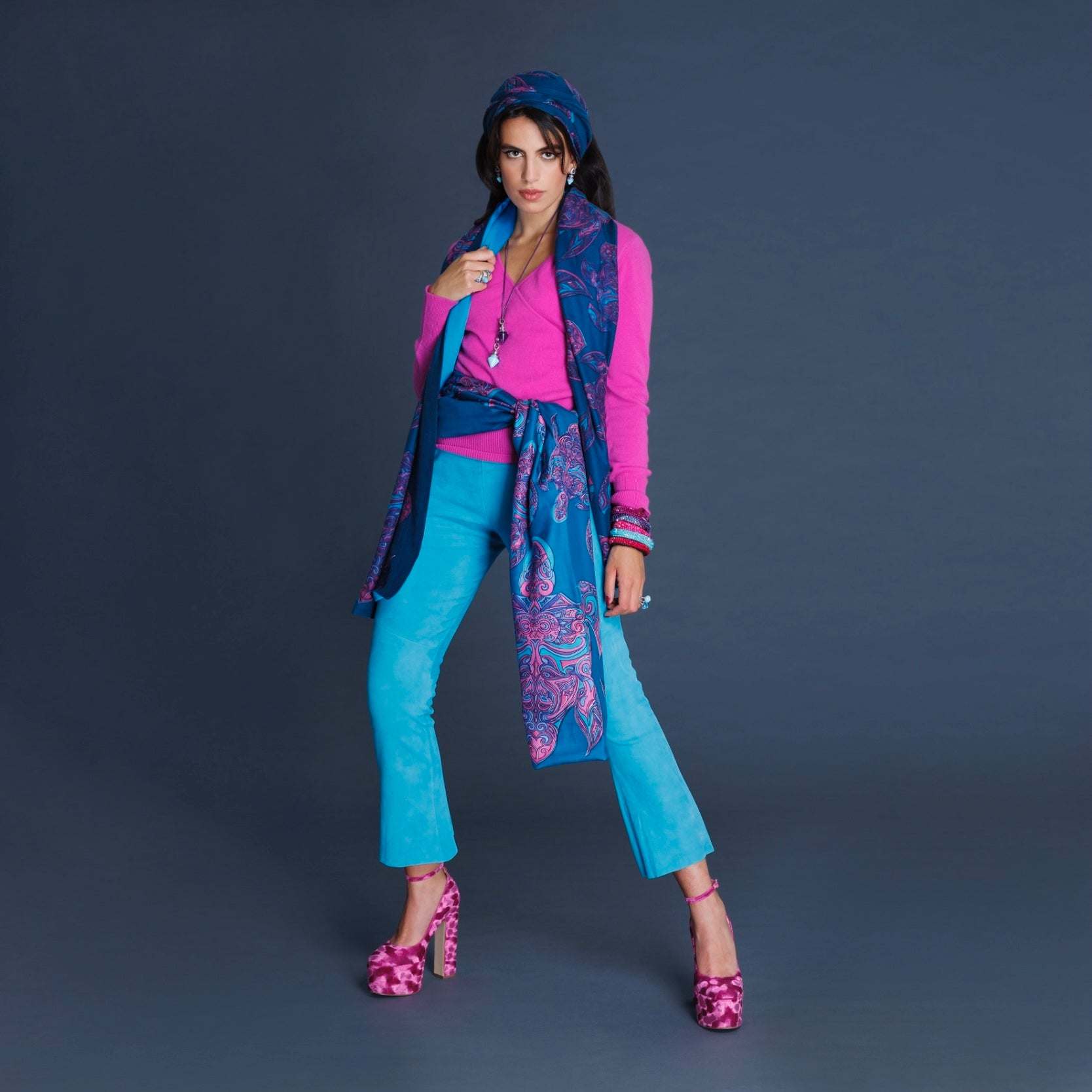 Lederhose mit Schlag aus Stretchlammleder - Ocean Blue - Maßkonfektion