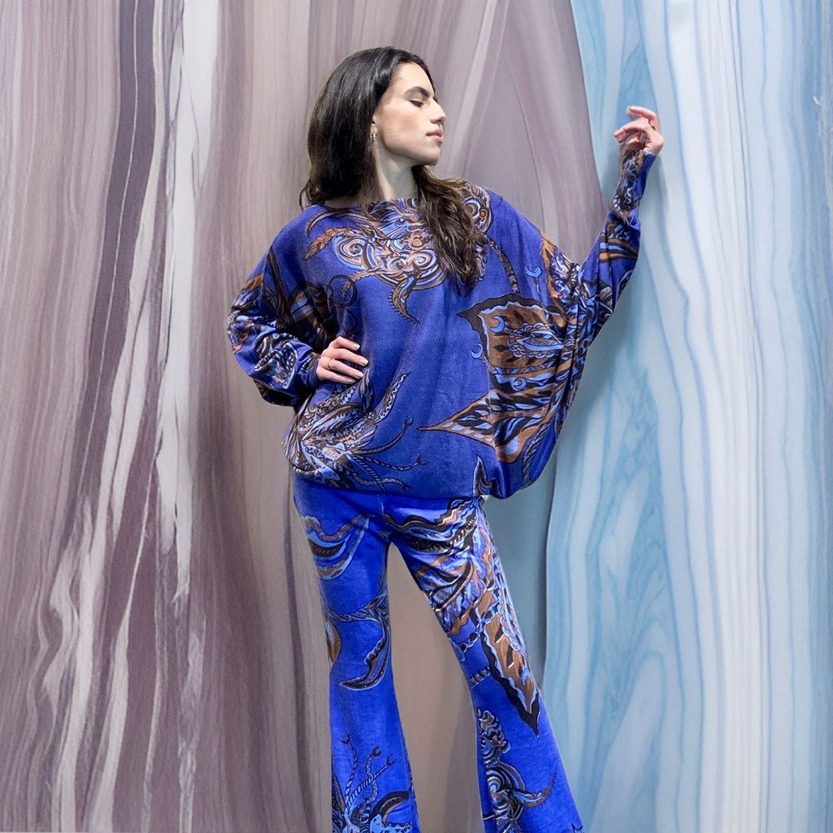 SOUL LEAVES_Kaschmir_Pullover_Fledermaus_Aermeln, blau&braun