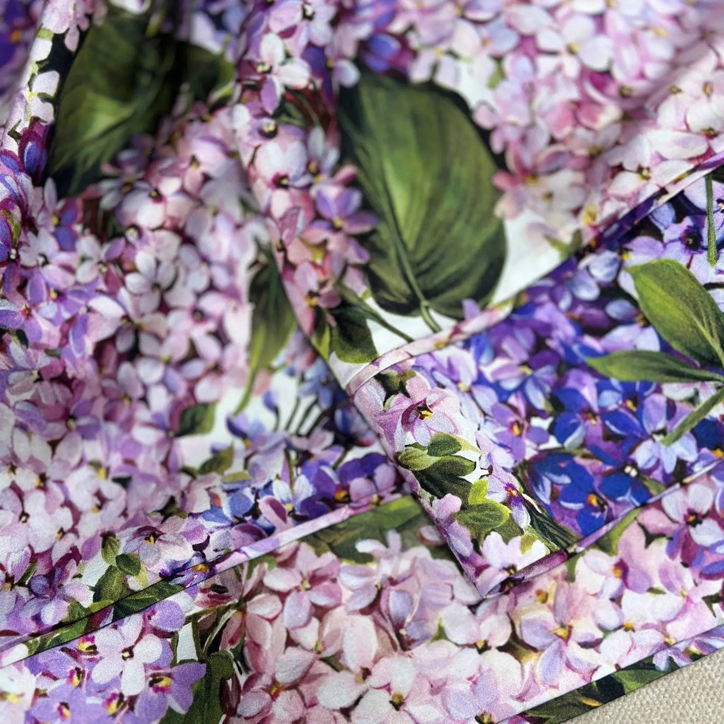 Seiden-Hose_Hortensie_STELLA_ESVARA_s_Hosenbein