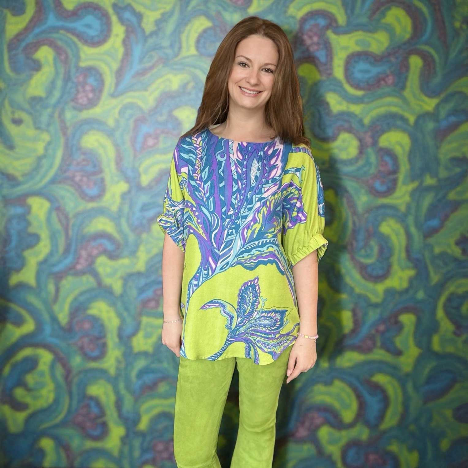 SOUL FLOWERS Seidenbluse mit Fledermausärmeln, Pistazie, Unikat