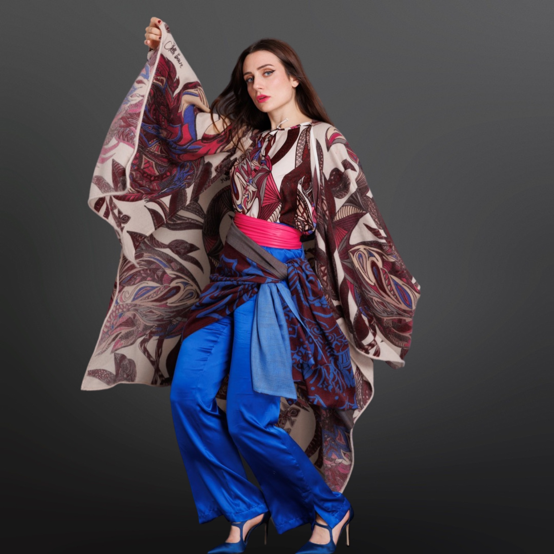 FLAMINGO GARDEN Baby-Kaschmir Cape/Stola, pink&blue on light beige