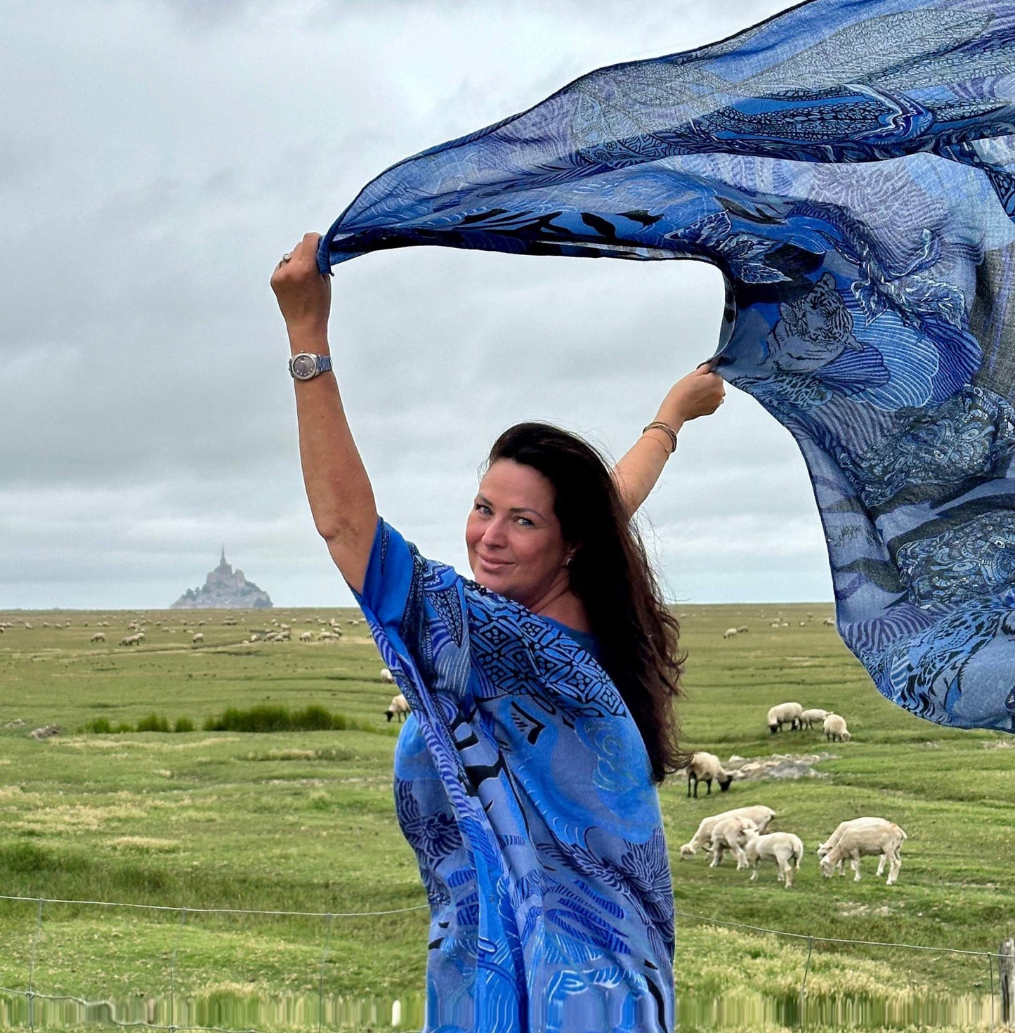 Schal WILD FAMILY BONDS leichter Kaschmir, blau & schwarz, Limitiert 5