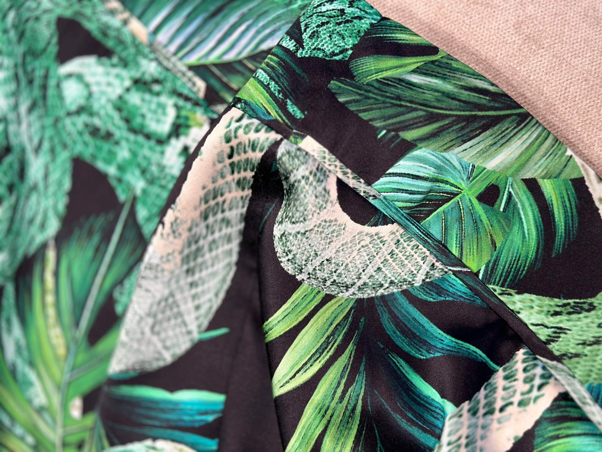 TIMELESS SUSTAINABLE Seidenhose, ausgestelltes Bein, Garden Eden, black