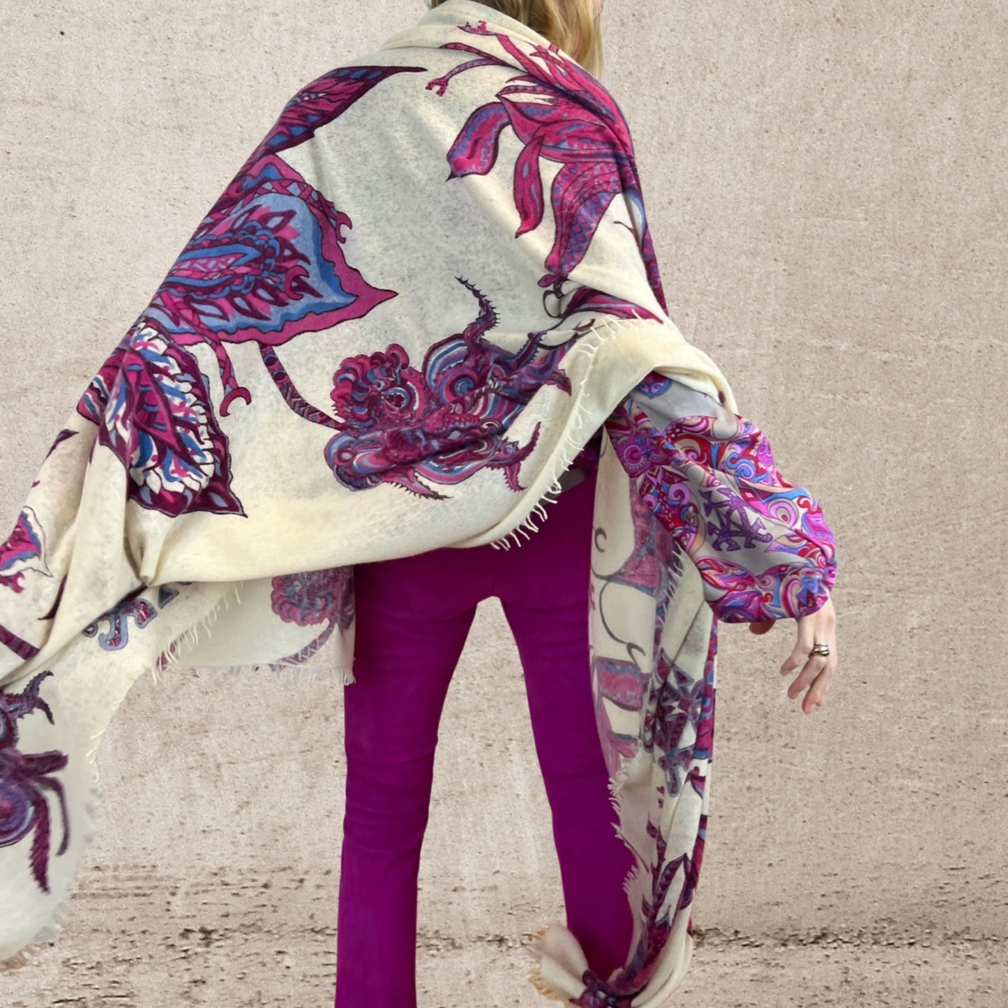 MAORI TURTLES Seidenbluse, pink & Brombeertöne auf Taupe, limited