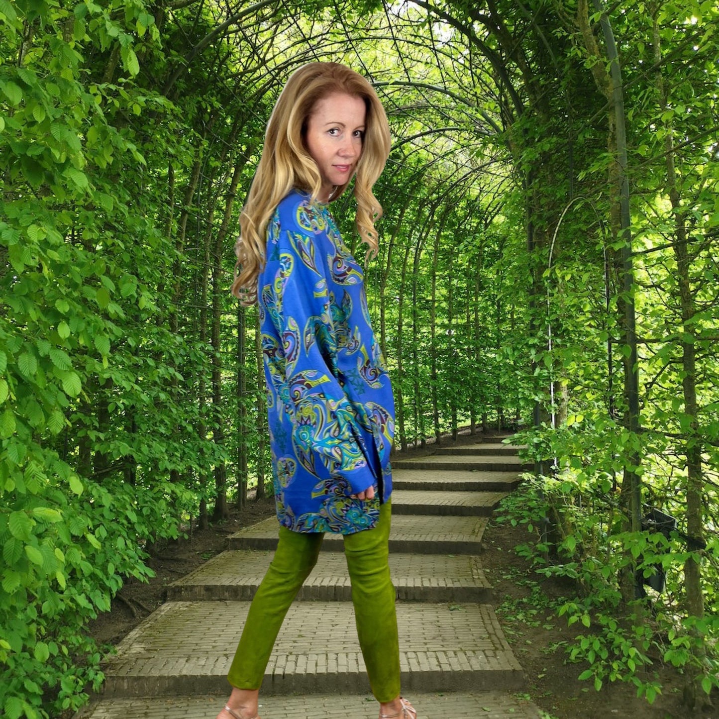 MAORI TURTLES Seidenbluse, gruen & blau, limited