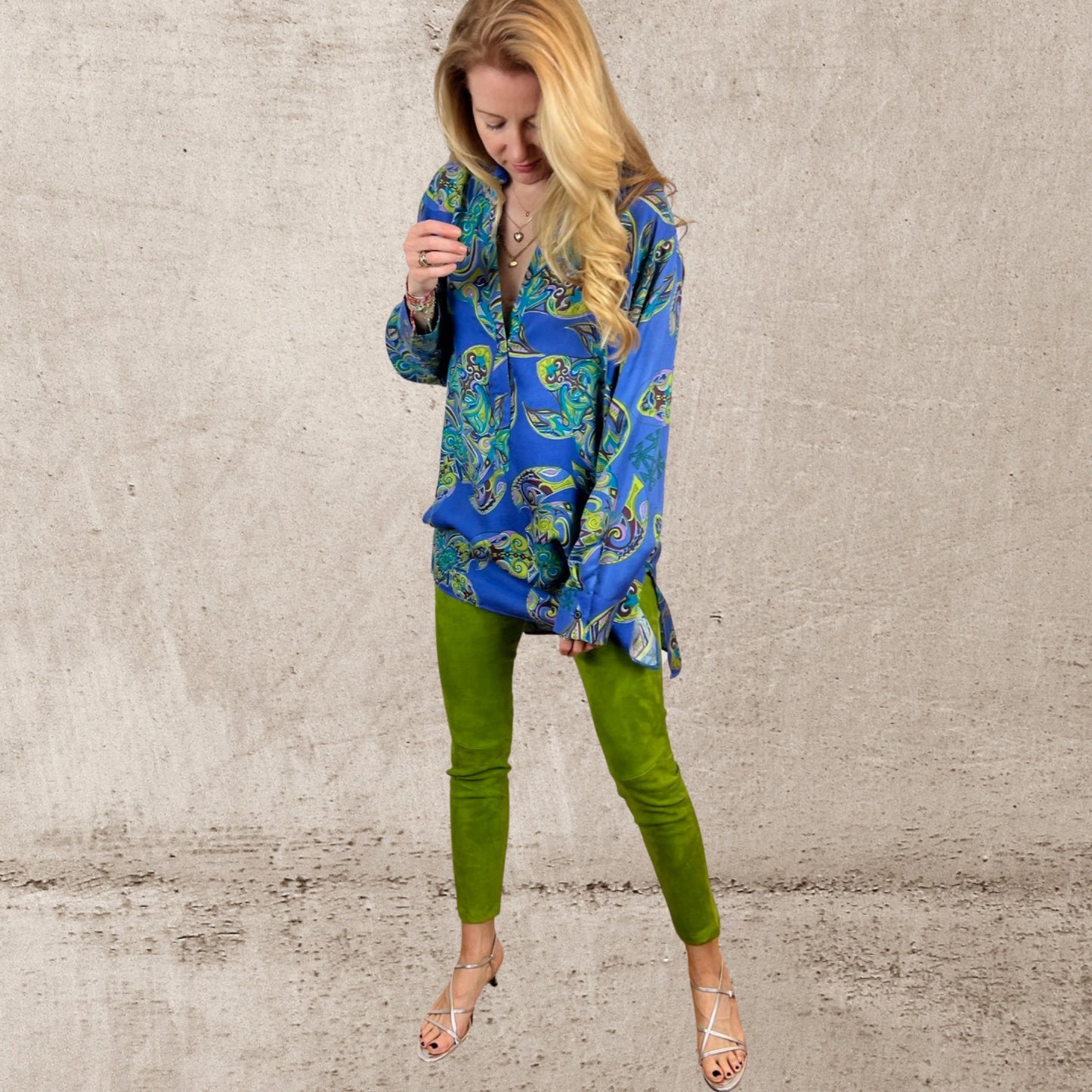 MAORI TURTLES Seidenbluse, gruen & blau, limited