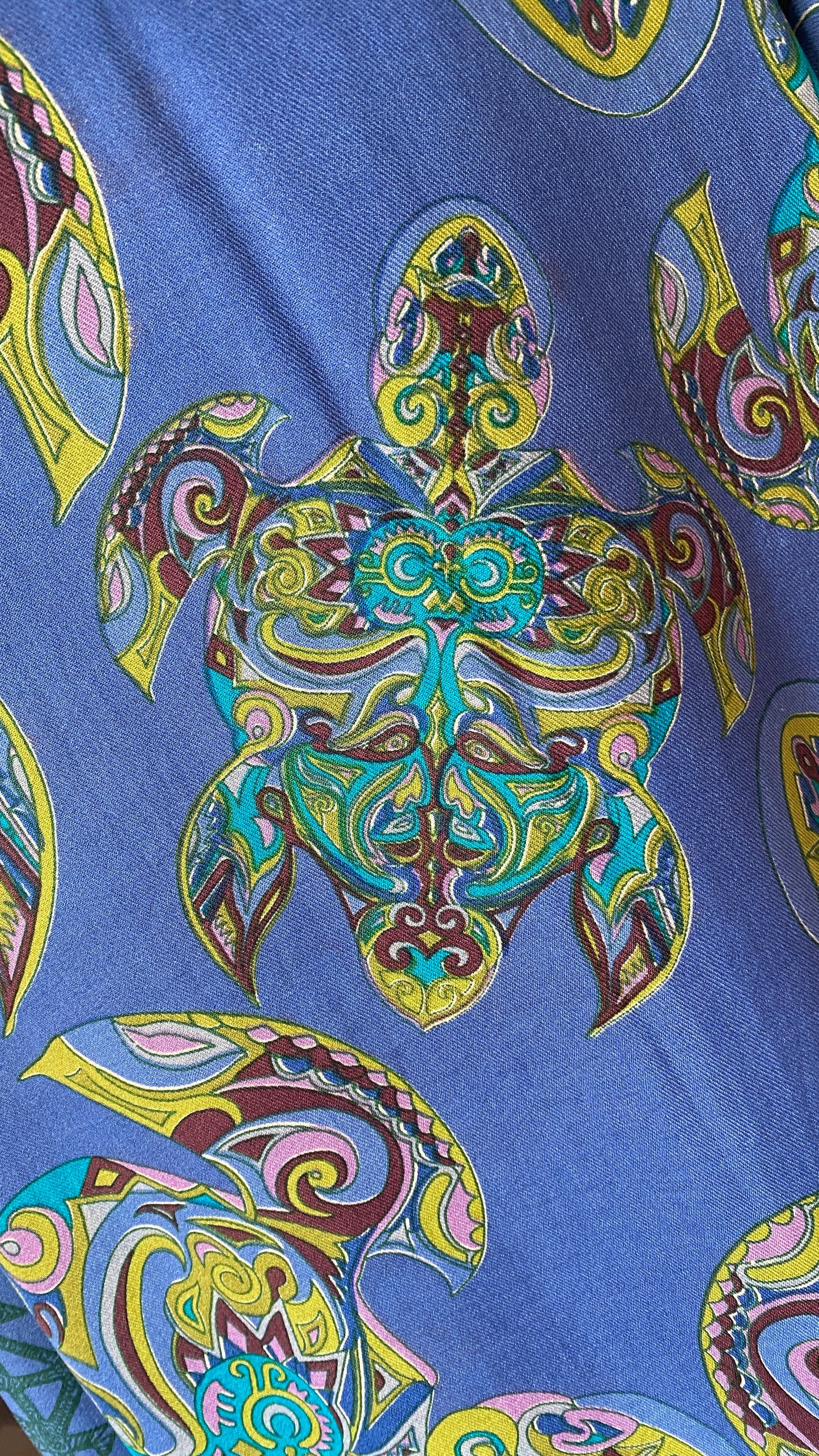 MAORI TURTLES Seidenbluse, gruen & blau, limited