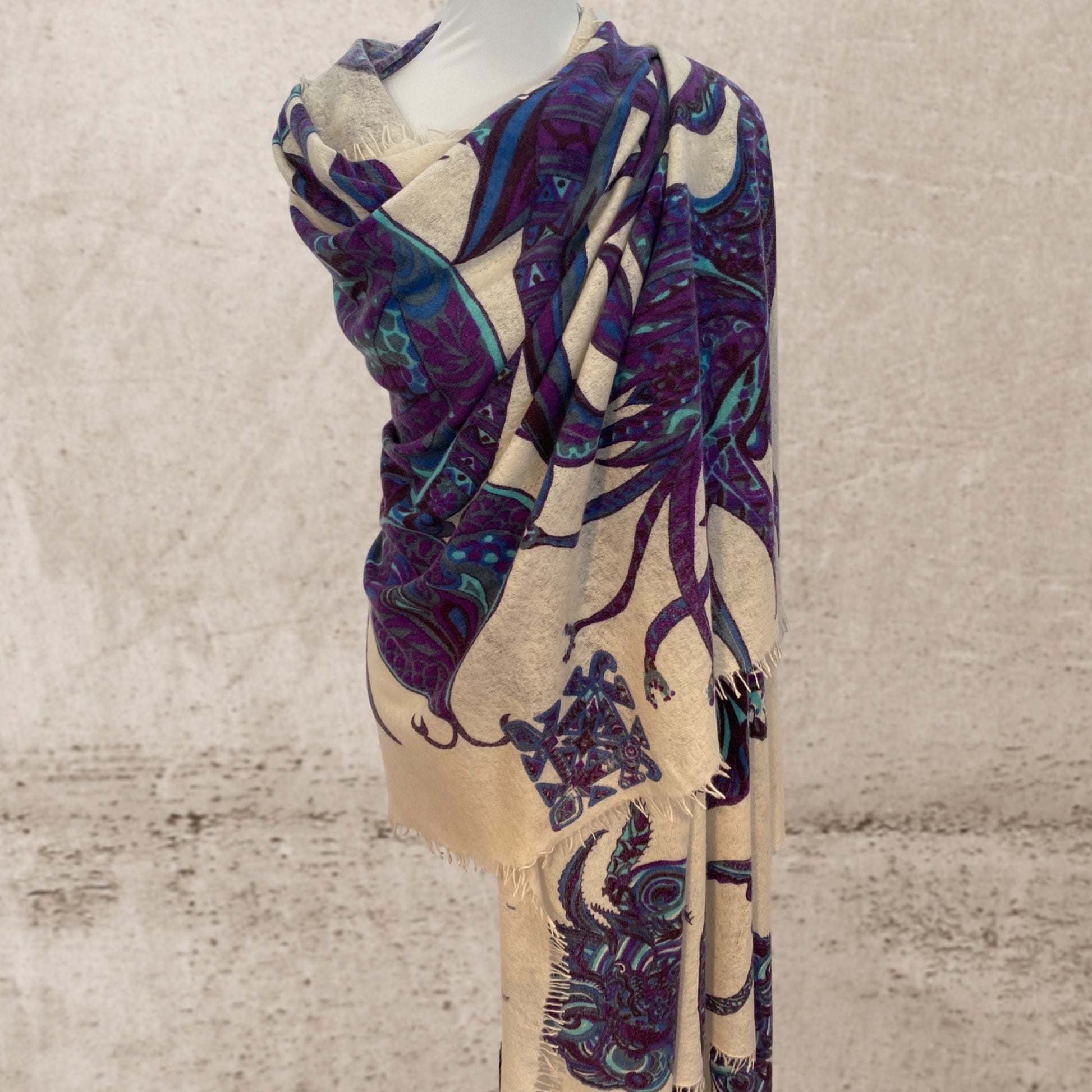 SOUL FLOWERS Changra-Kaschmir Schal/Stola, Blau auf weiß