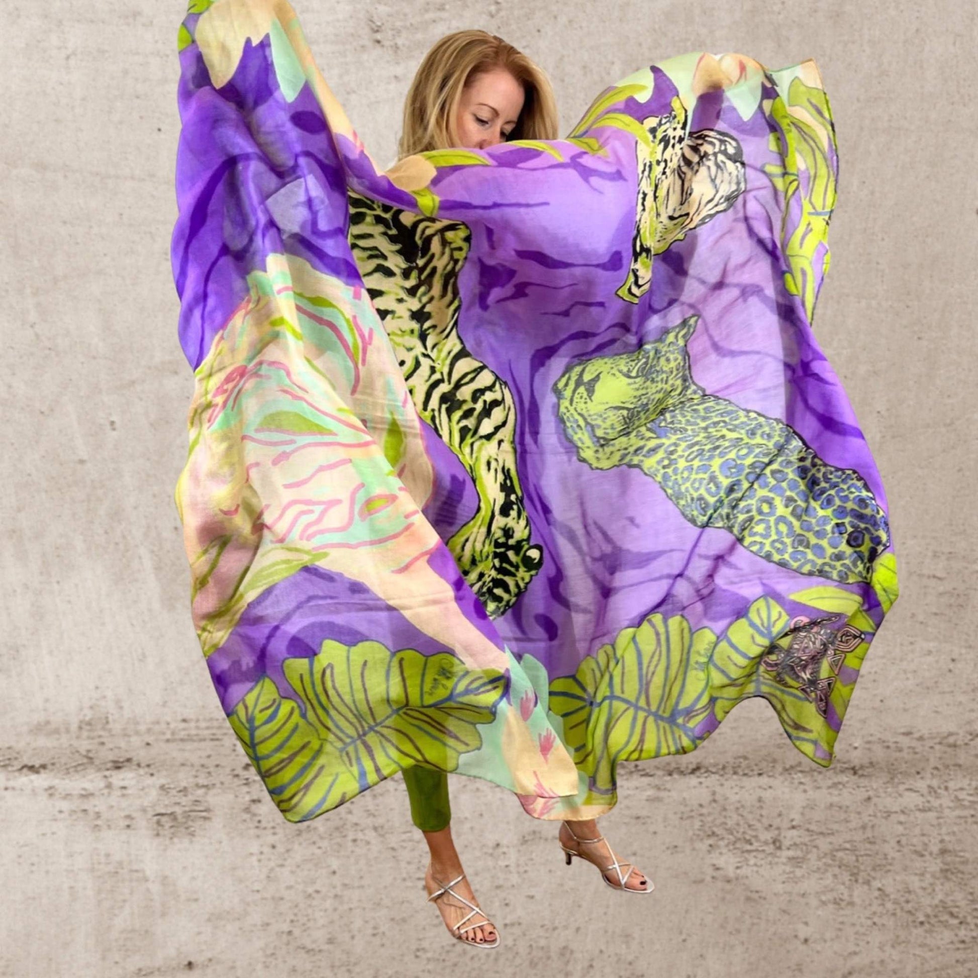 JUNGLE LOVE Seiden-Hemdbluse, grün&blau, Limited Edition Stella Esvara