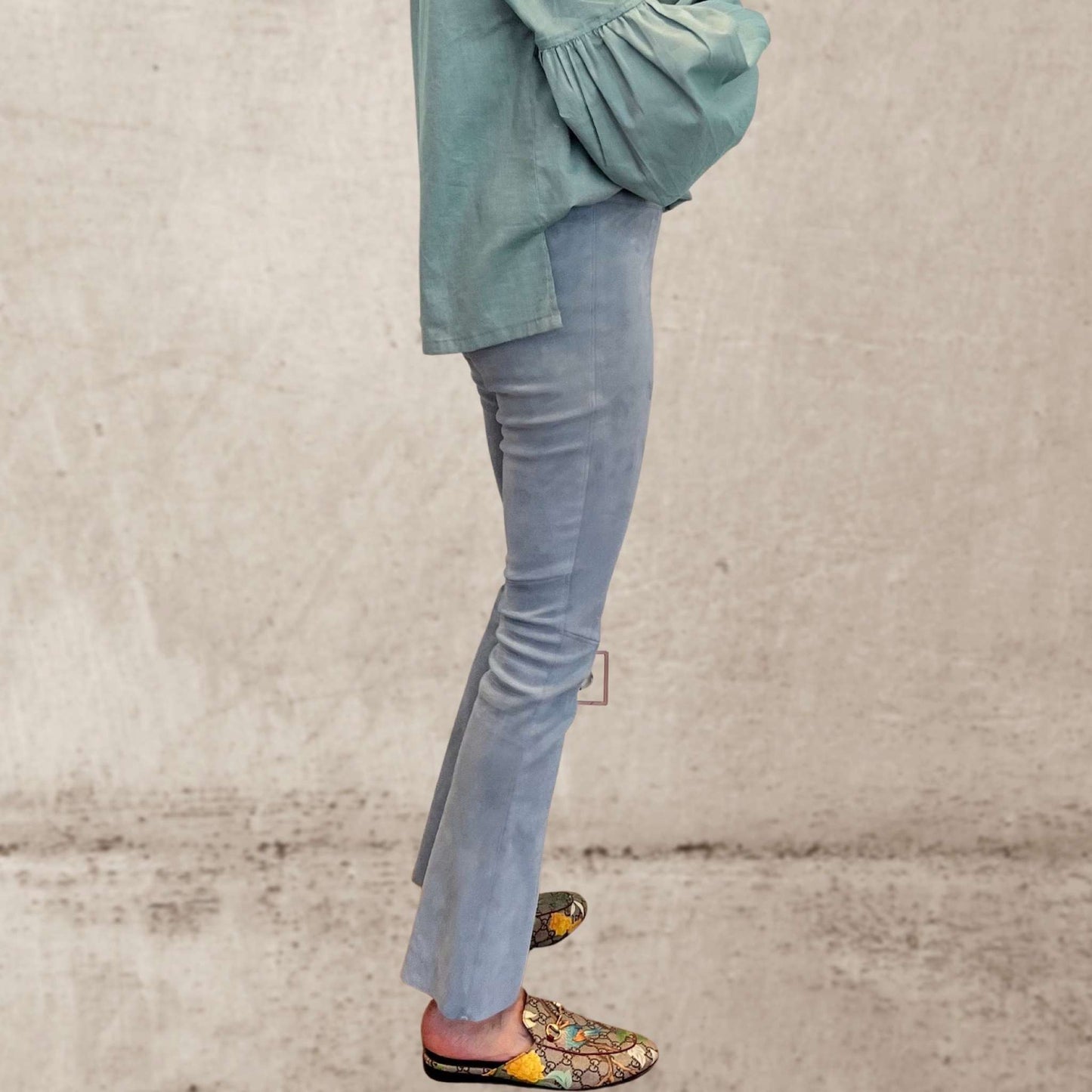 Lederhose mit Schlag, Stretch-Lammleder, Farbe: Celeste, Maßkonfektion