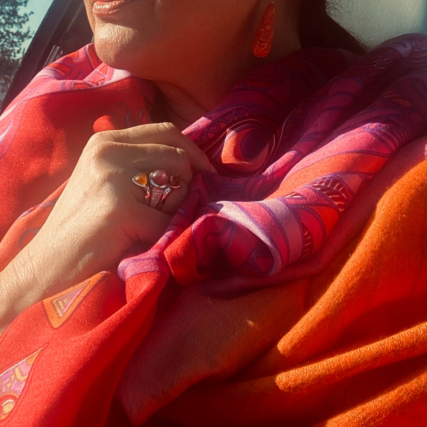 "WILD LIFE" Kaschmir/Seide Tuch 150x150  - 100% feinstes Kaschmir & Rückseite  hochwertige Twill Seide Limited Edition #3 von 3 - Handgefertigt - Doubleface - auf Seidentwill bedrucktes Motiv - Rot Orange Pink