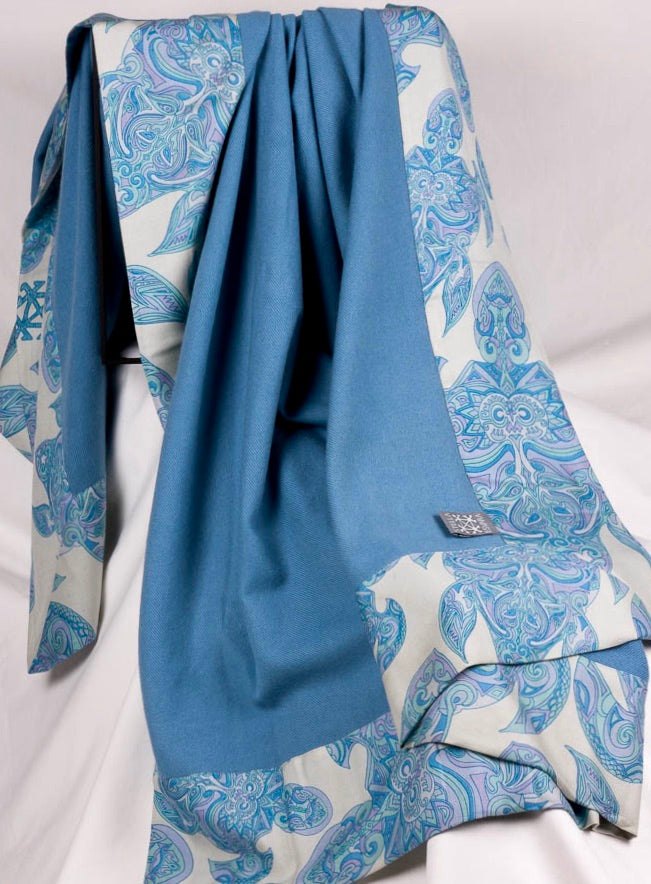 Plaid ESVARA TURTLES on silk, Twill weave Kaschmir, blau, 200 x 150 cm