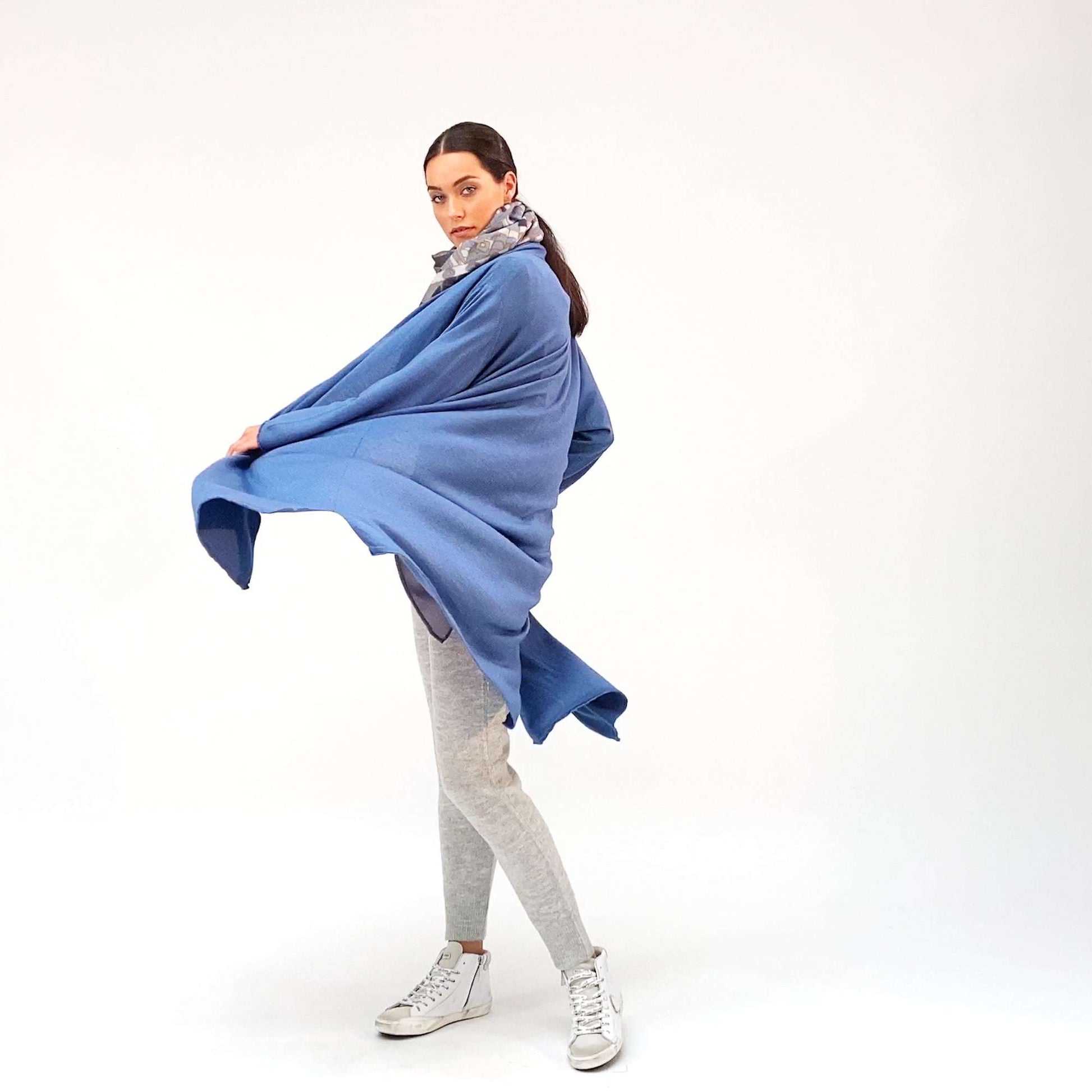 Tuch Kaschmir Carré 4 GRAY SAMURAI 140x140 Handgewebt, grau, limitiert