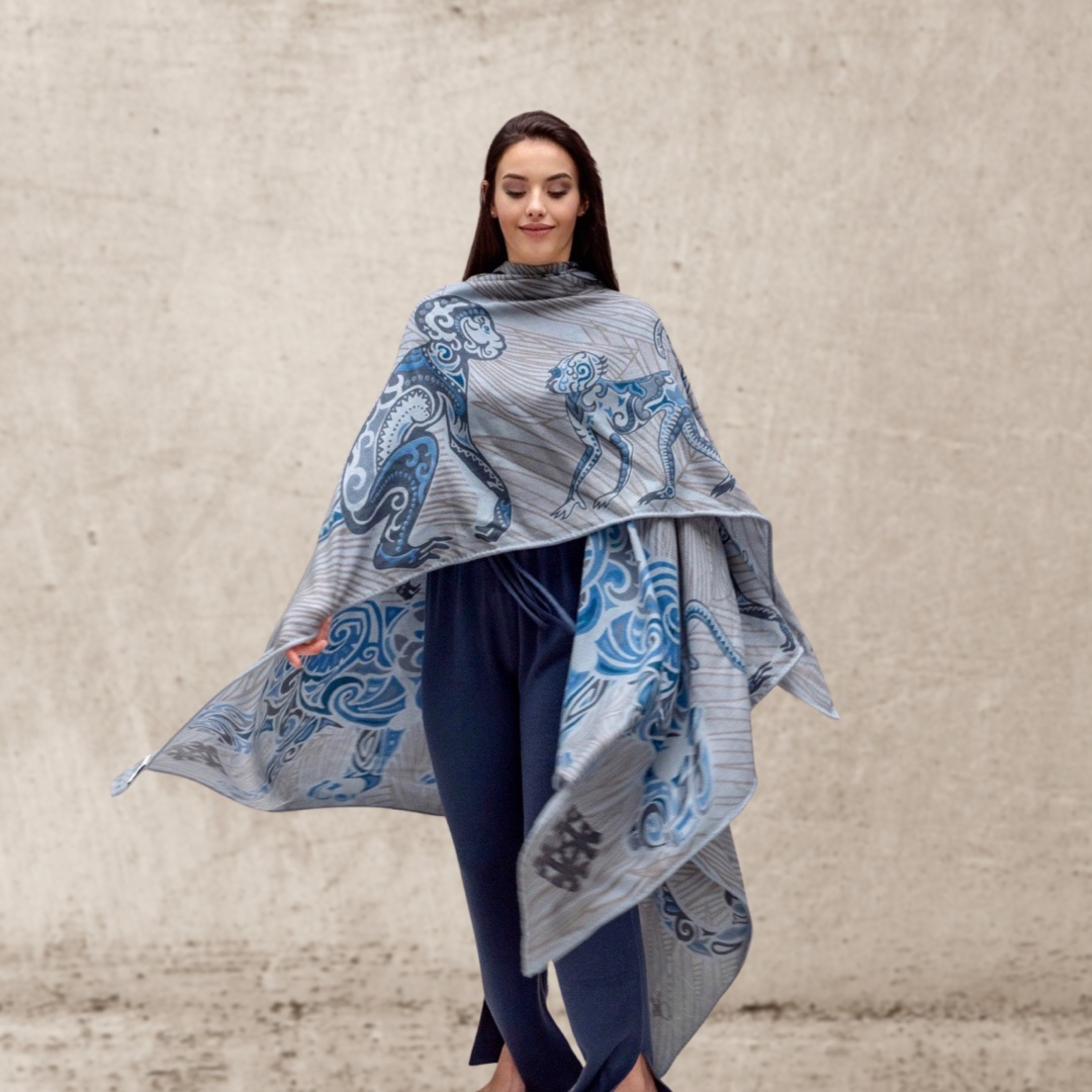 Oversize JUNGLE LOVE Kaschmir Cape von  STELLA ESVARA