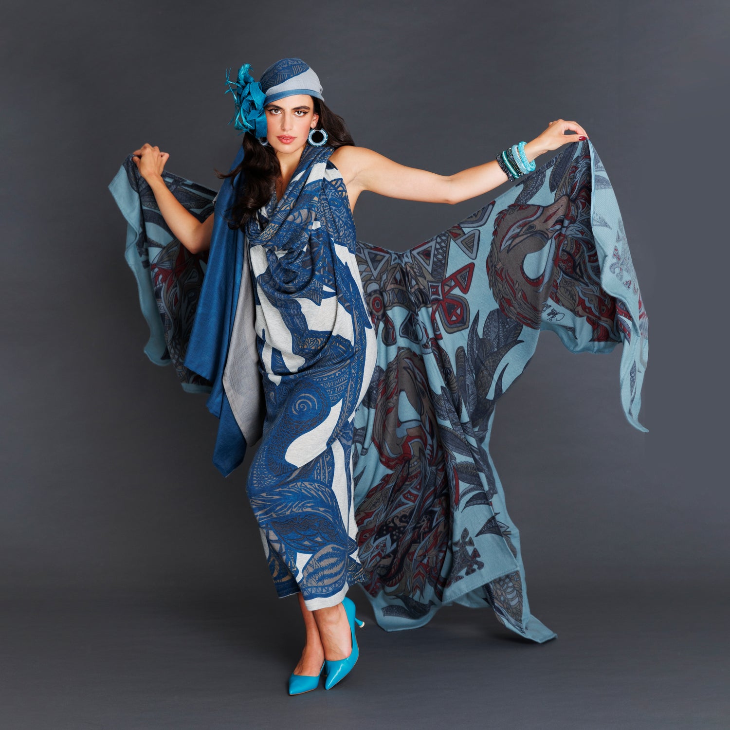 CAPES & PONCHOS & MAXI STOLA